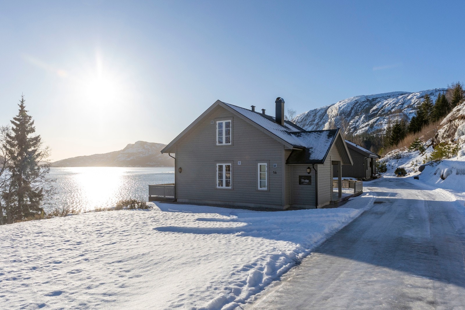 PRIVATmegleren Park ved Lars Jakob Aarak har gleden av å få presentere denne flotte hytta med idyllisk beliggenhet på Rypelia hyttefelt i Nissedal kommune. Galleribilde