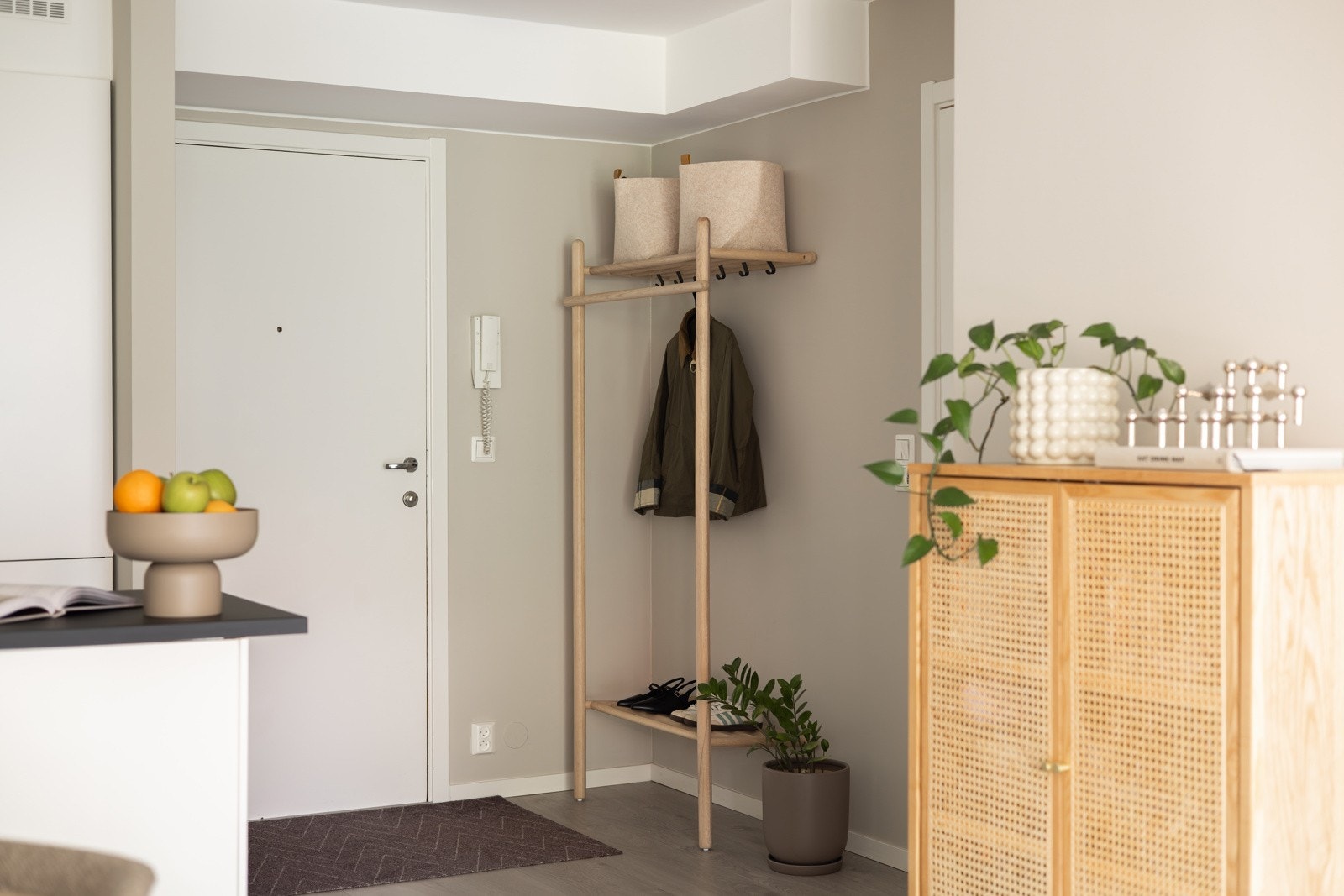 Du tar deg opp til leiligheten i byggets 5. etasje via felles trapperom med personheis. Galleribilde