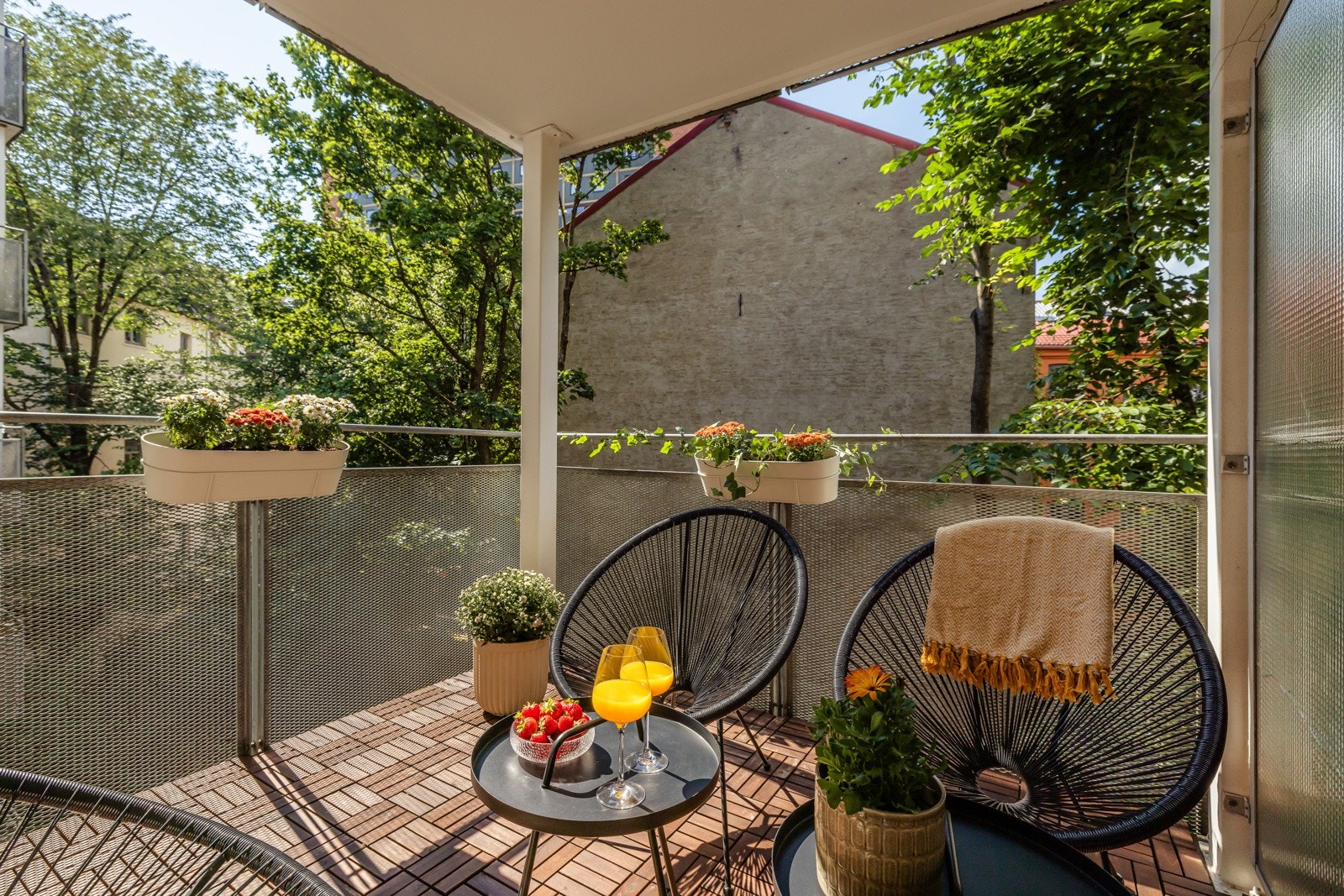 Velkommen til Tøyen og Borggata 4! Fra stuen har du utgang til en flott og solrik nordvestvendt balkong på ca. 7m². Galleribilde