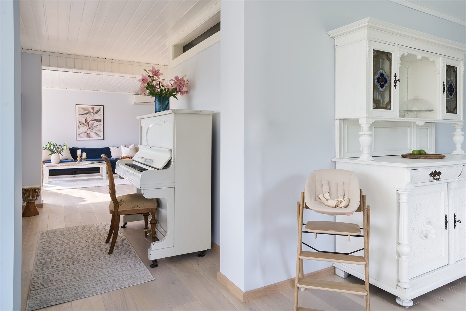 Et naturlig sted å møblere med en pen kommode eller annet møblement. Galleribilde