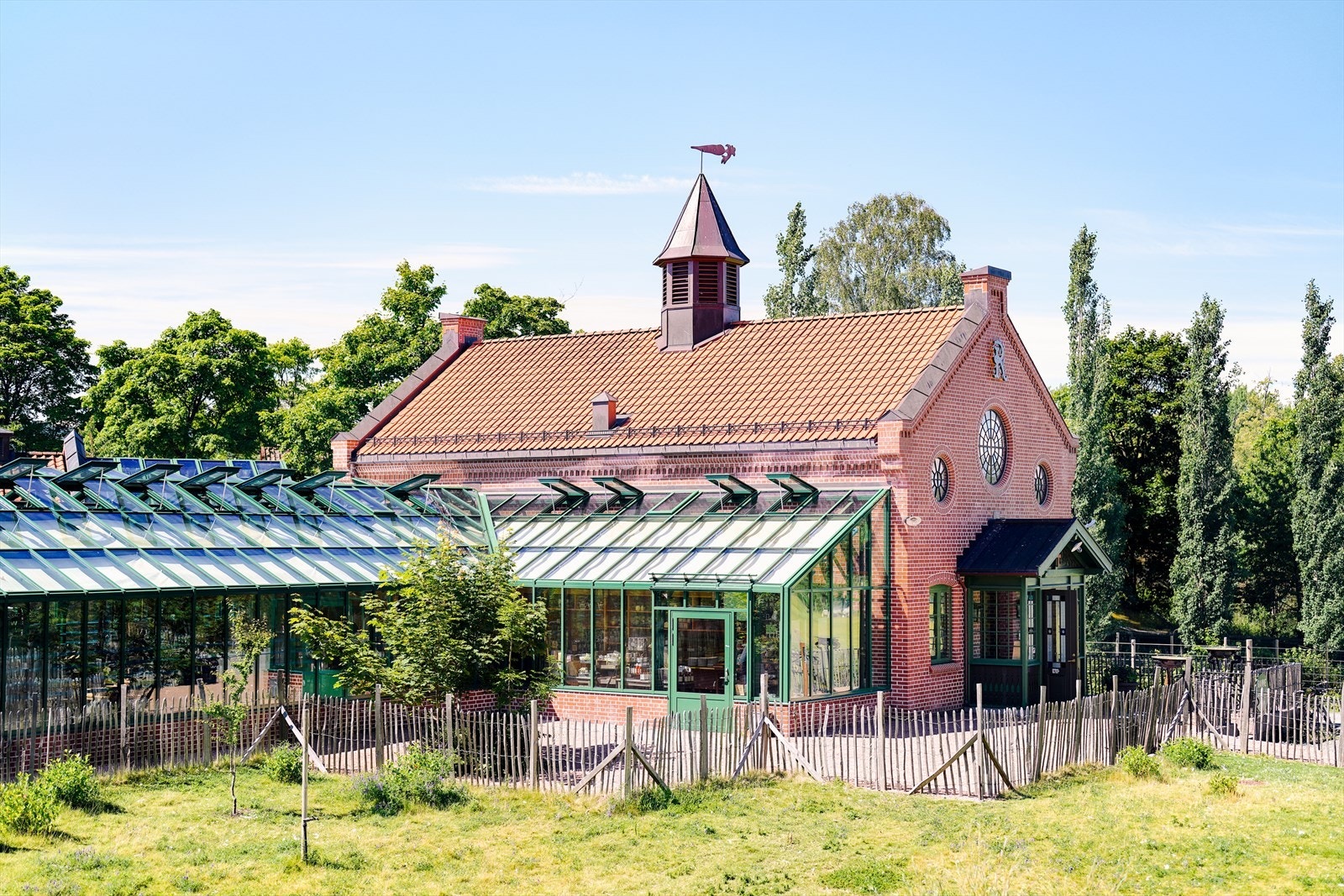 Ramme gård. Galleribilde