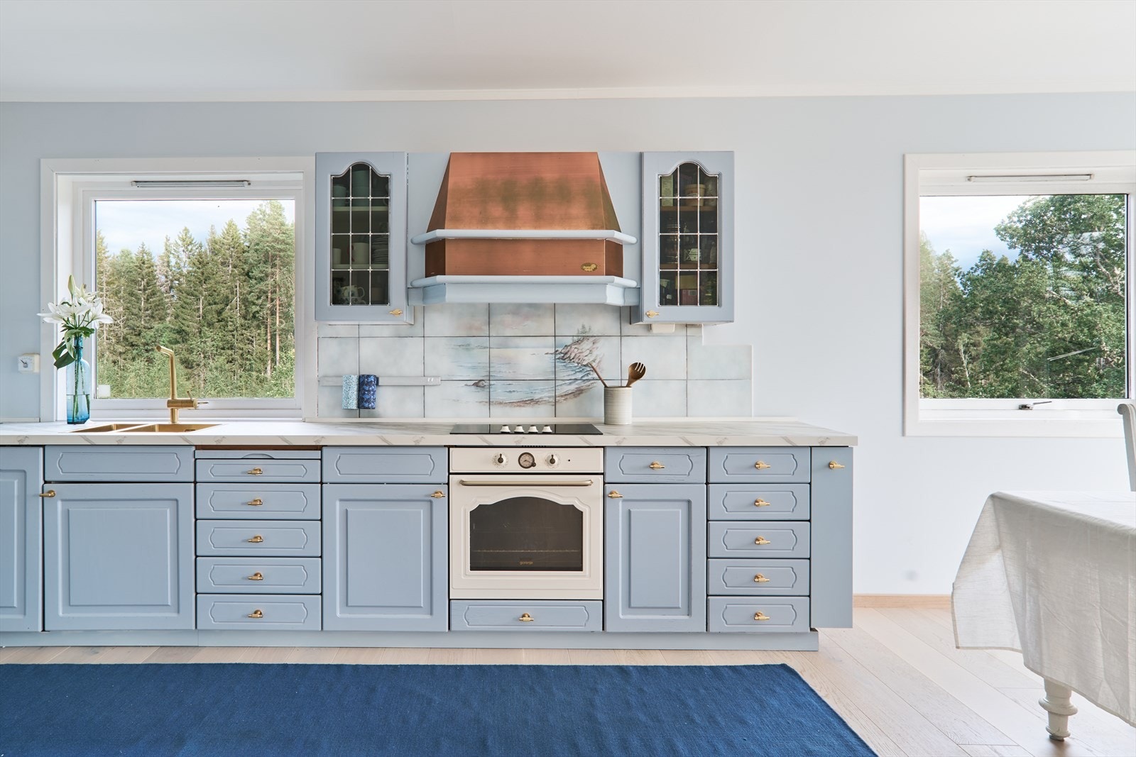 Ekstremt pent kjøkken med profilere fronter fra Sviesind. Galleribilde