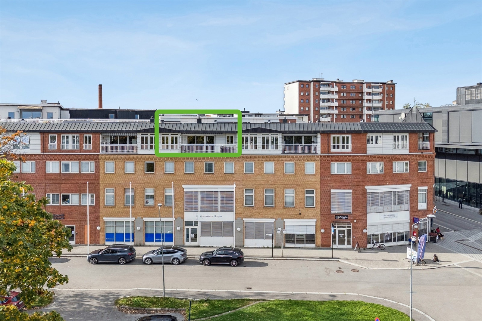 Nærmeste matbutikk har man i byggets 1. etasje. Galleribilde