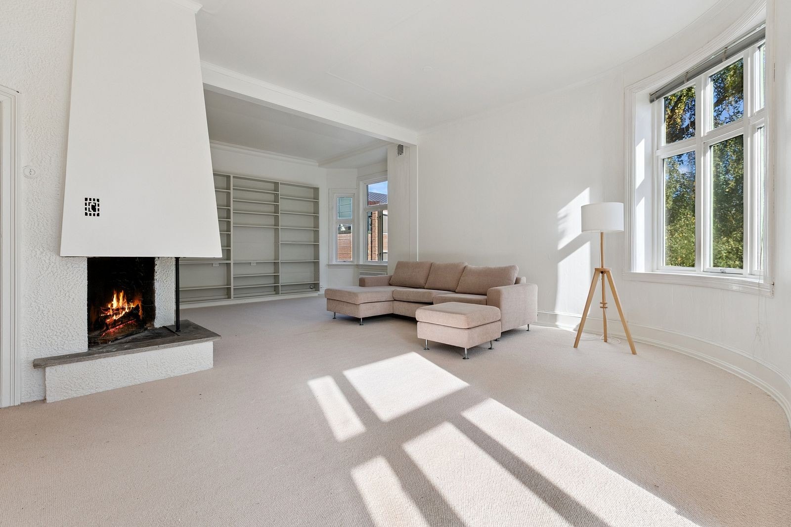 Lys og romslig stue Galleribilde