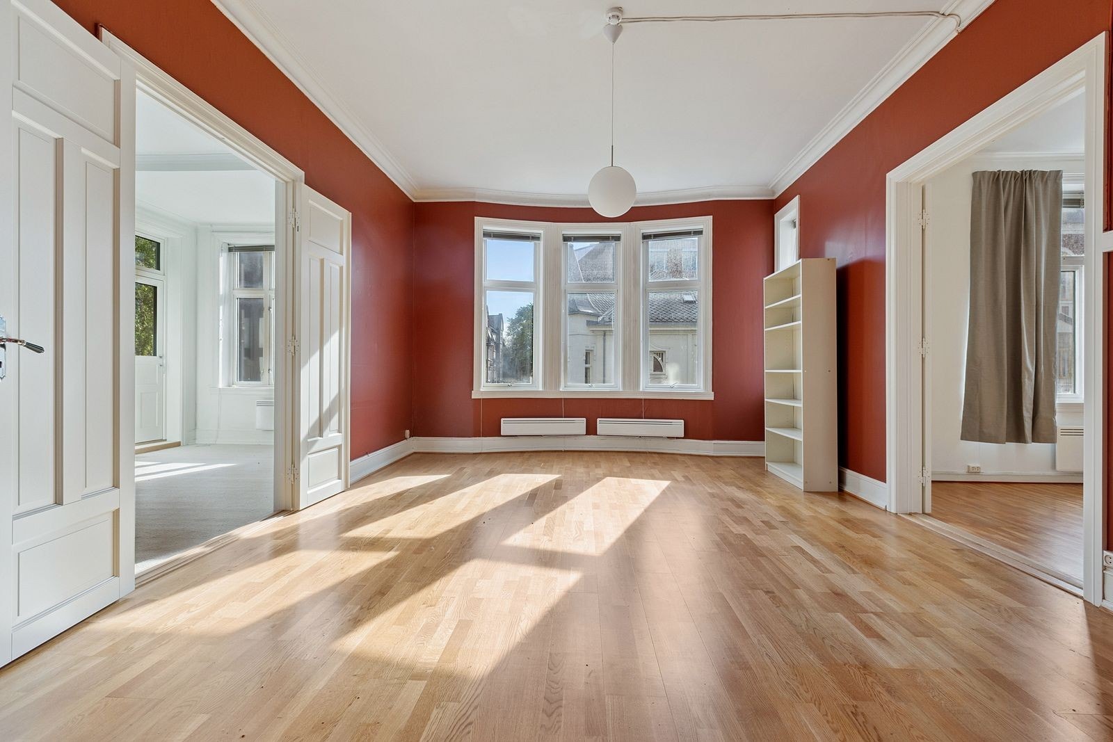 Dette rommet kan bli brukt som soverom, spiserom eller ekstra stue etter behov. Galleribilde