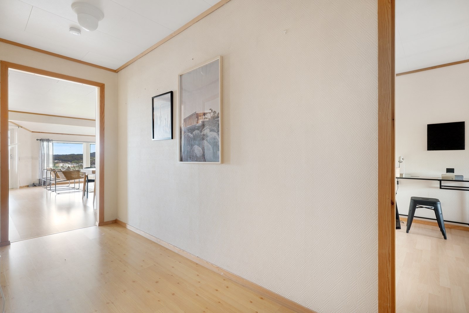 - Romslig mellomgang på 6,4m² - Galleribilde