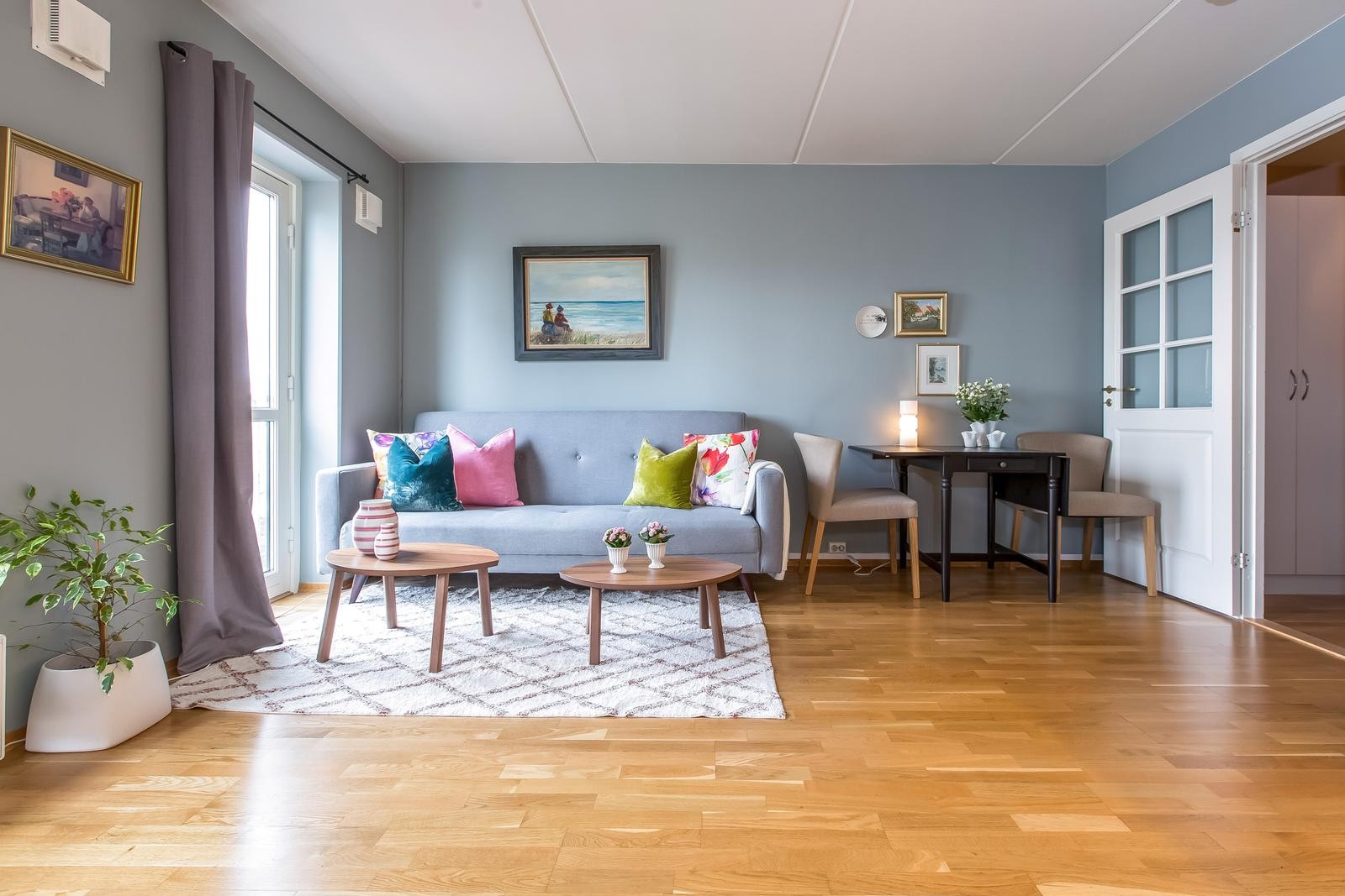 Stue - oppvarming og varmtvann er inkludert i leie, gir en stabil, lavere strømregning. Galleribilde