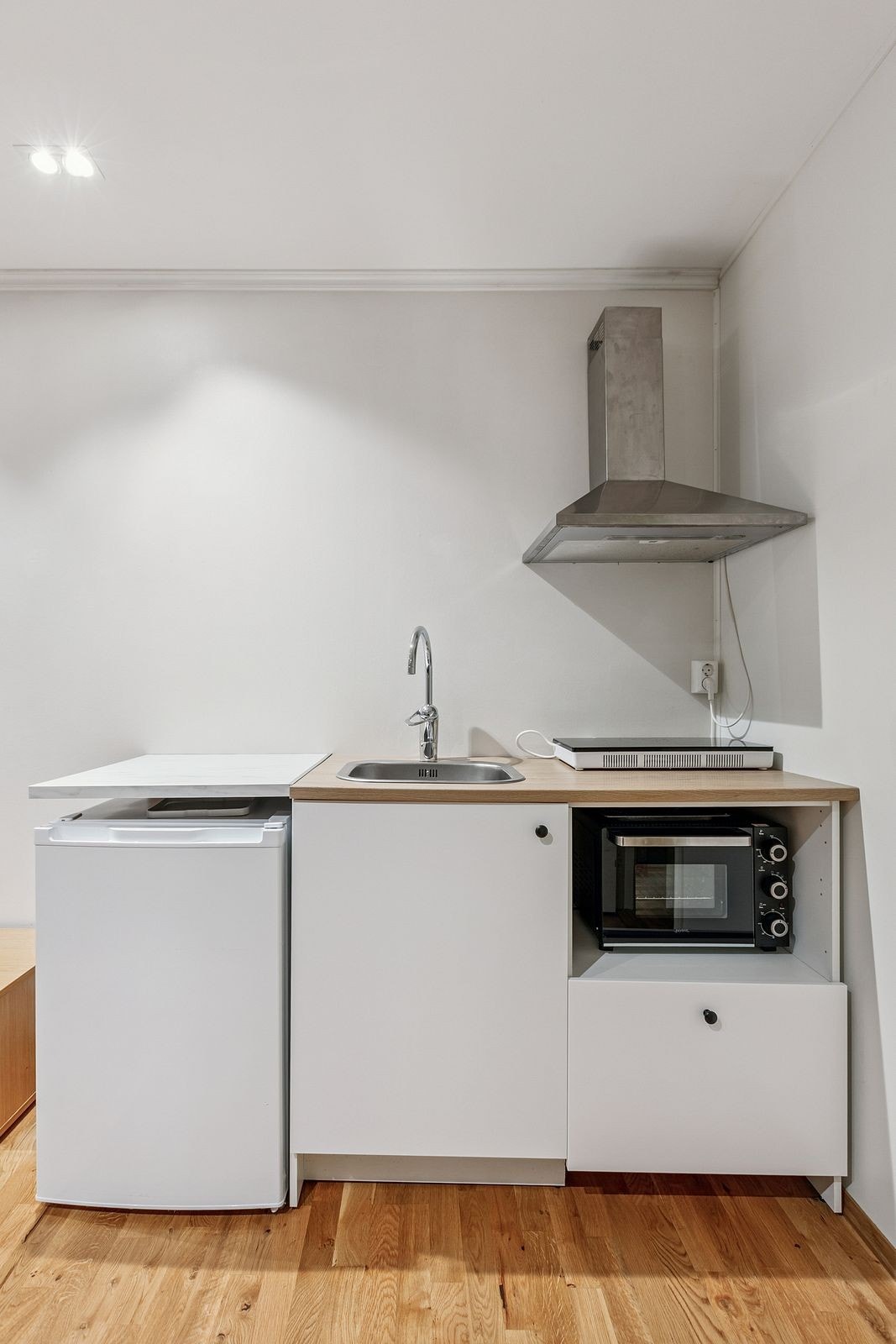 Varmtvann, grunnpakke internett, grunnpakke TV inkludert. Galleribilde