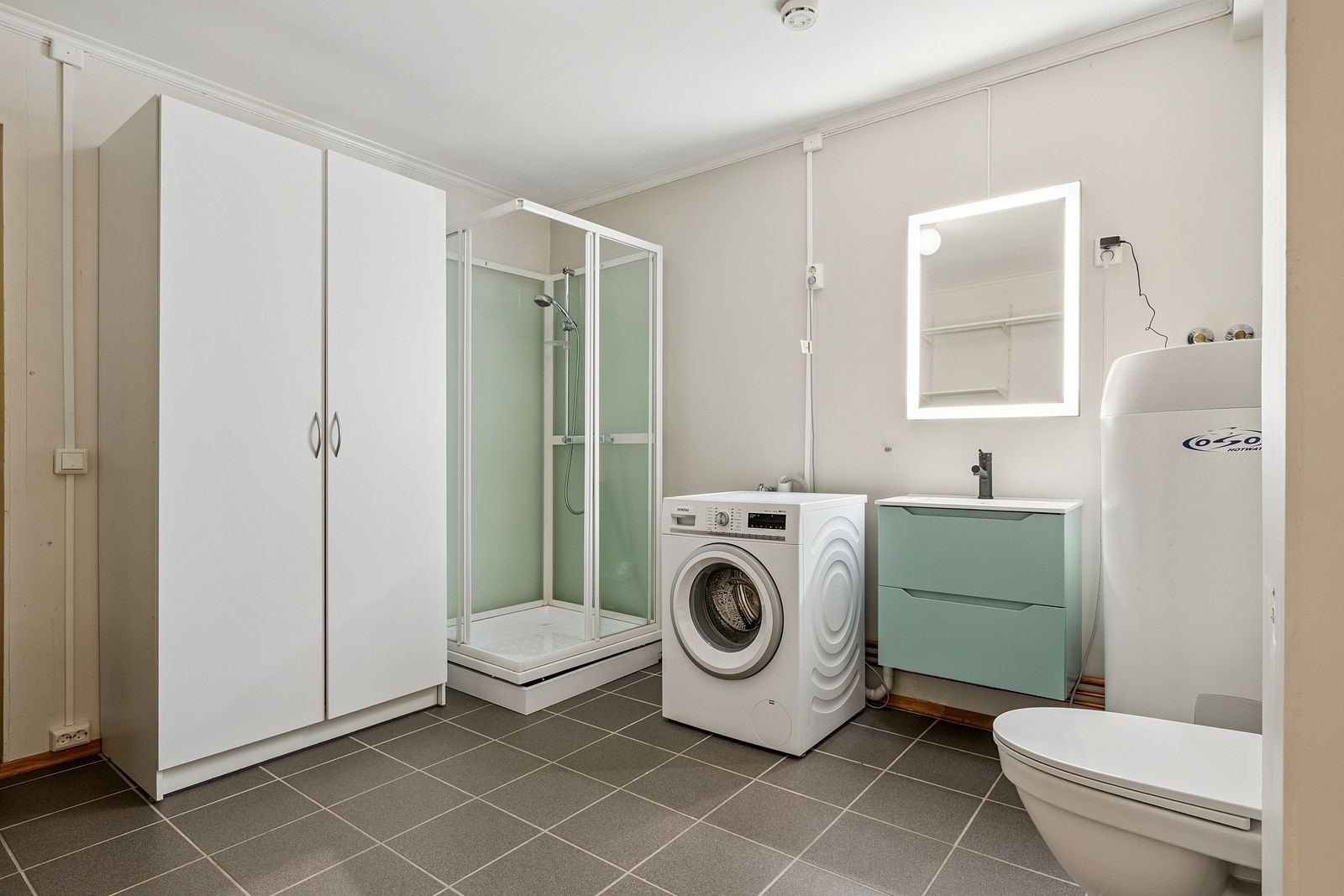 Vaskerom/bad i underetasjen. Galleribilde