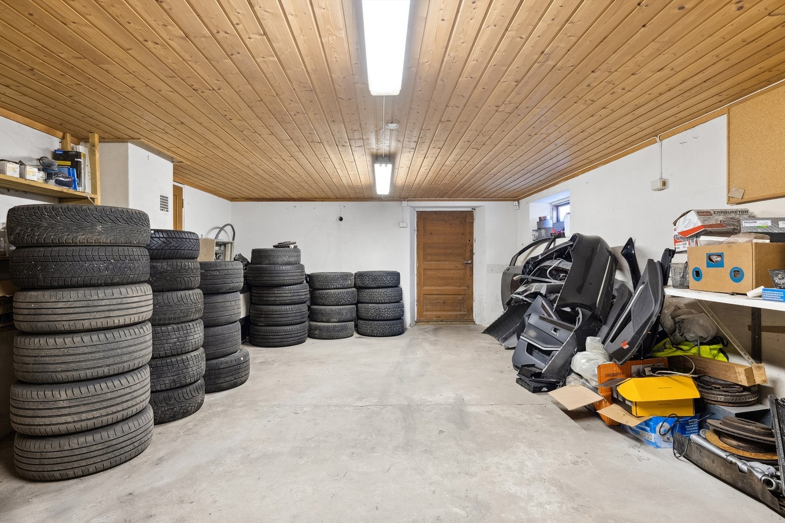 Boder med anledning for oppbevaring. Galleribilde