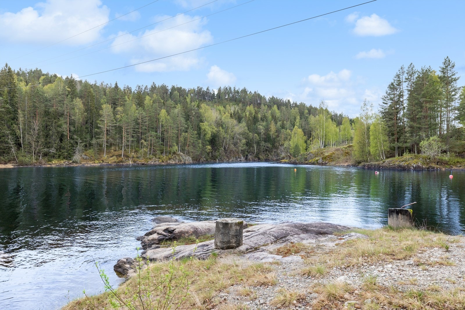 Her kan sommeren nytes med både fisking og bading! Galleribilde