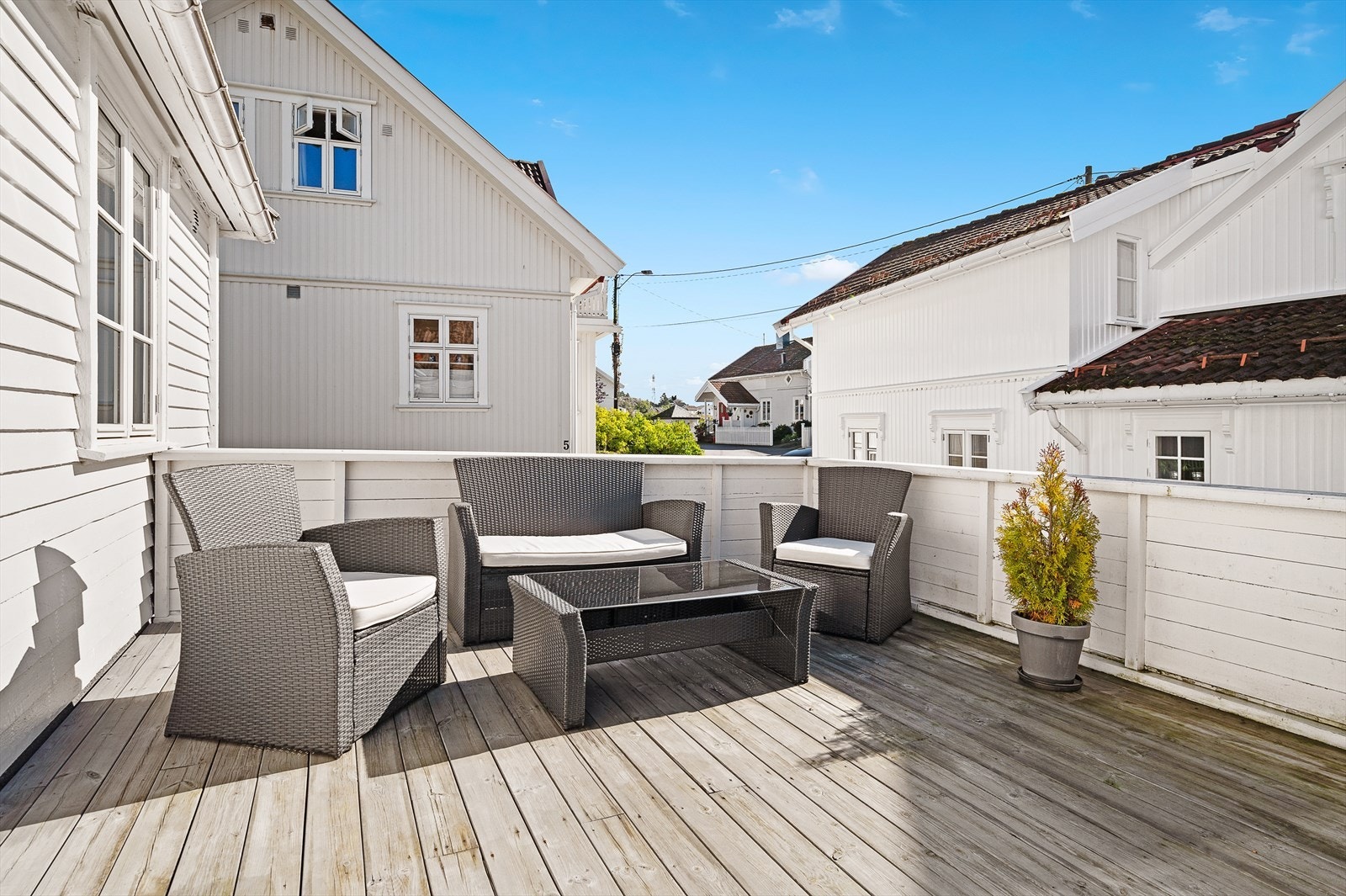 Stor terrasse over garasjen Galleribilde