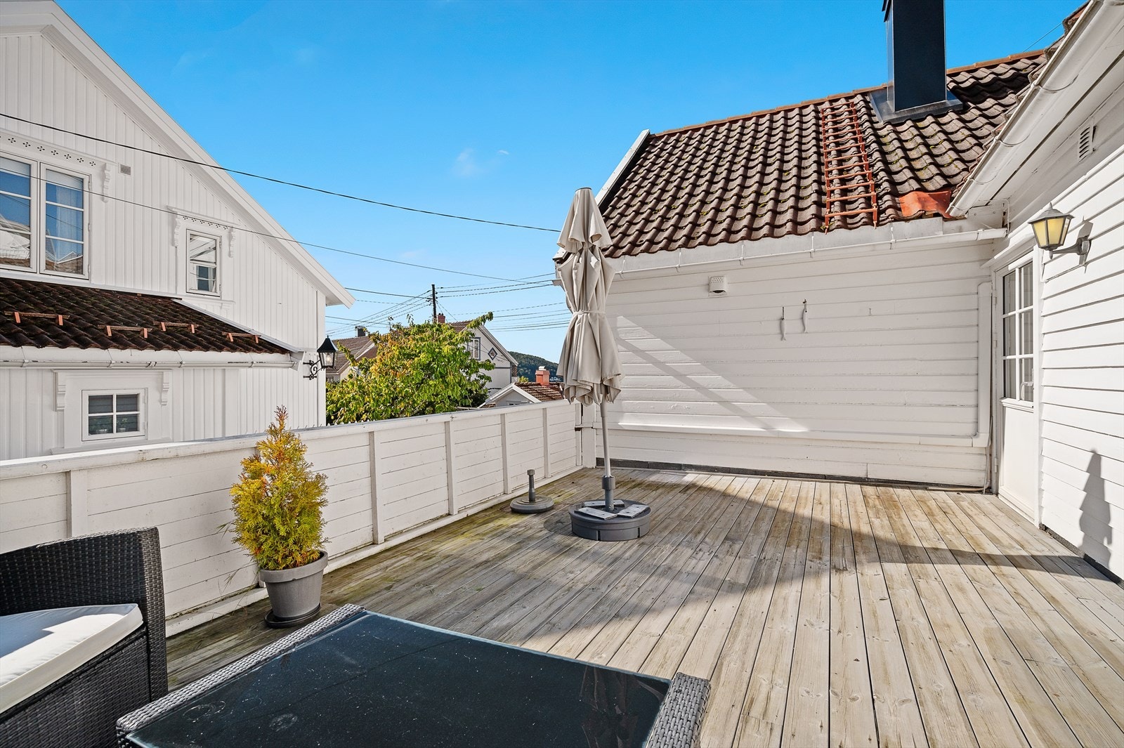 Stor terrasse over garasjen Galleribilde