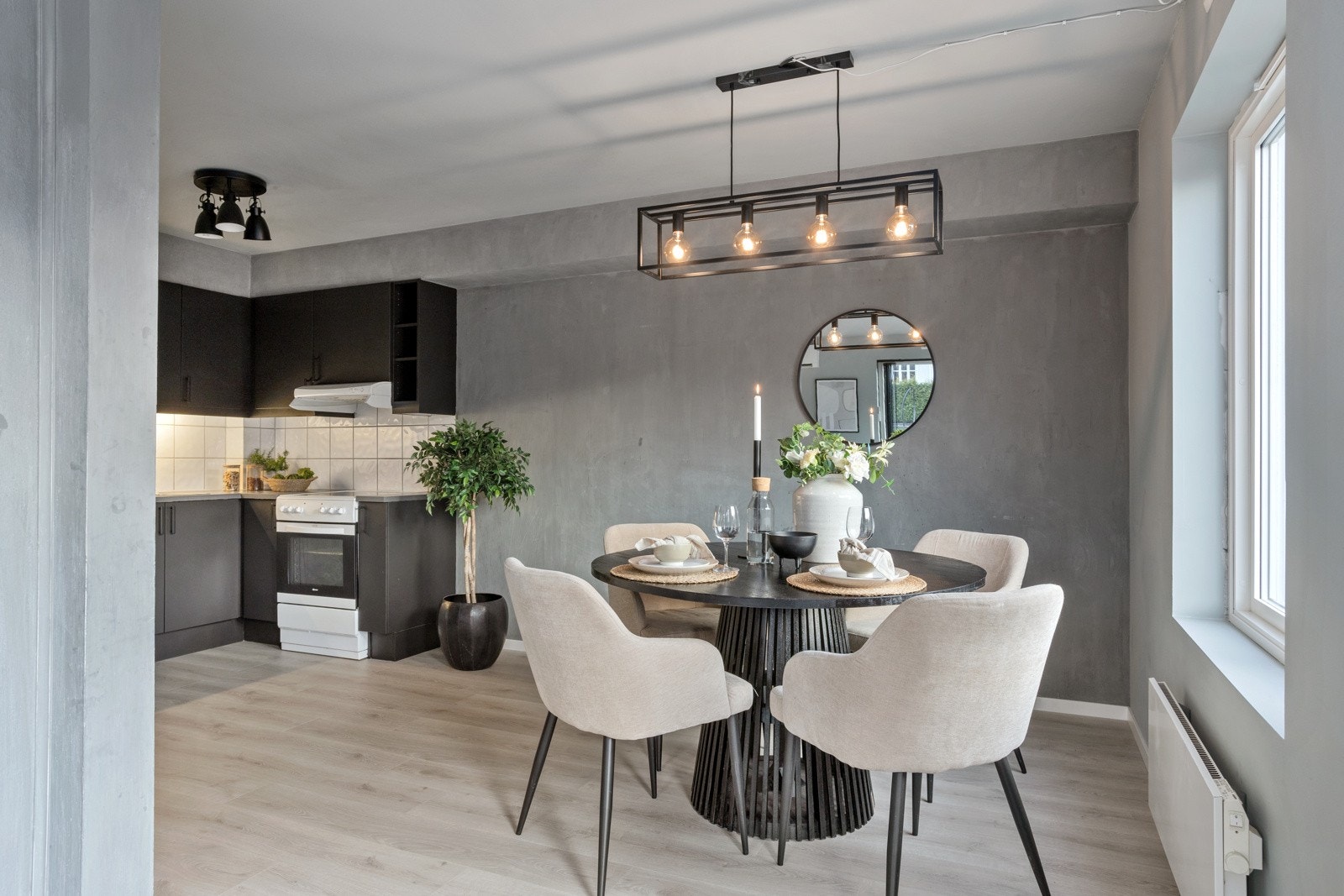 God plass til spiseplass på kjøkken. Galleribilde