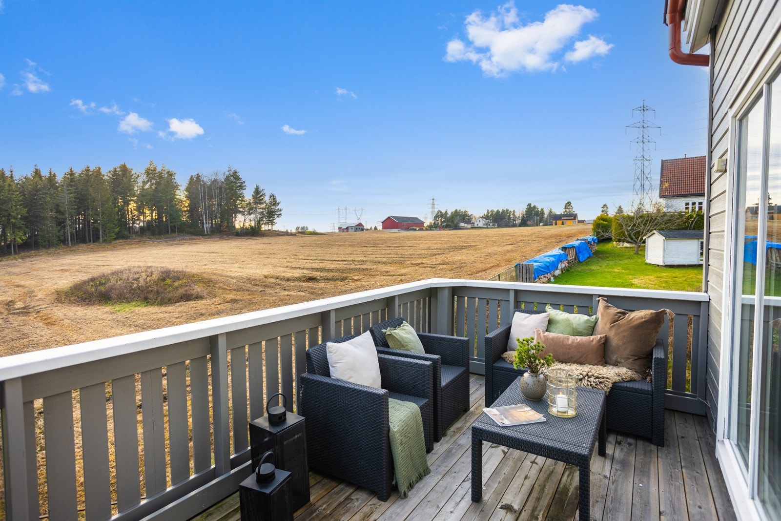 Stor balkong på 14 kvm med sjarmerende utsikt. Galleribilde