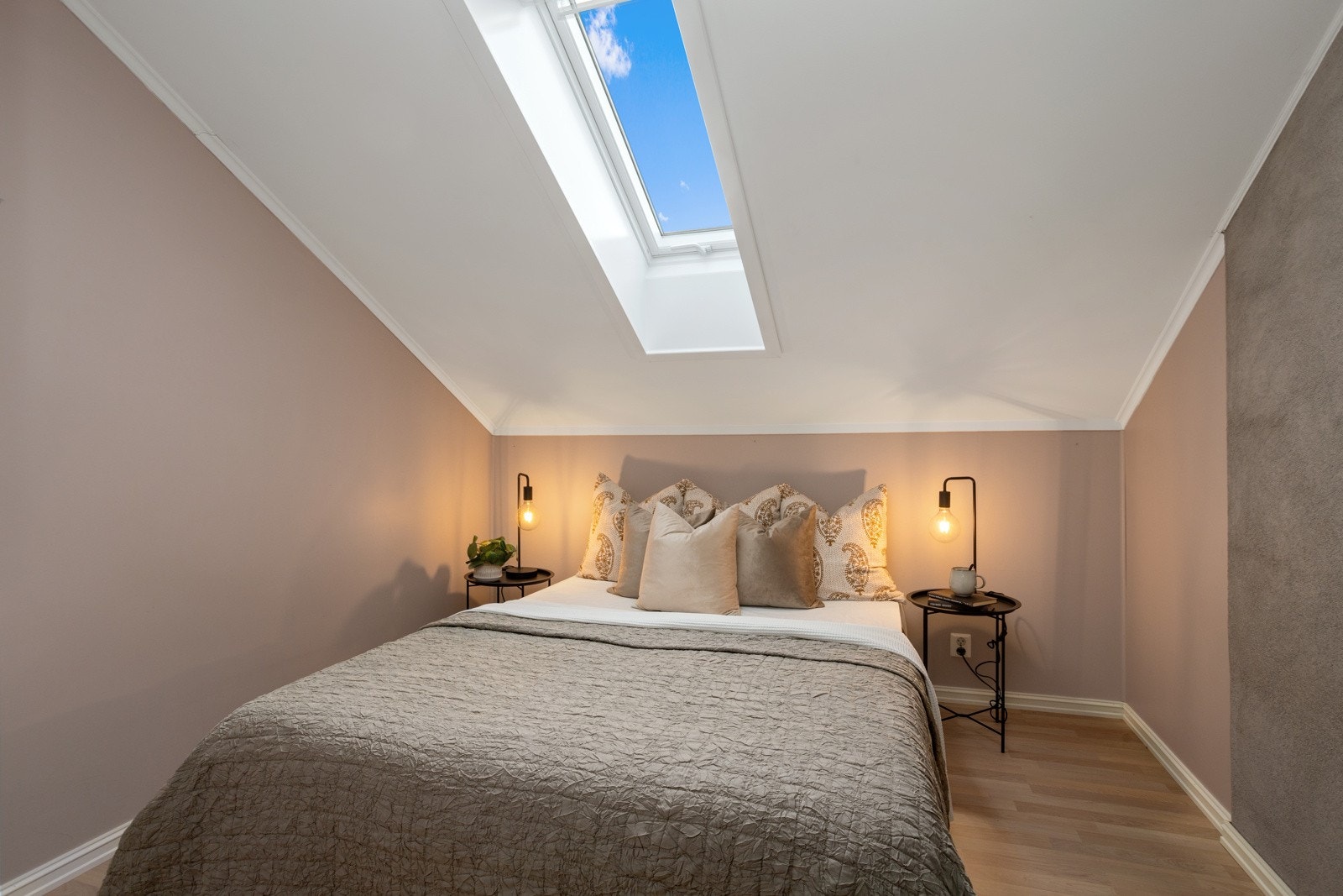 Soverom 3 i toppetasjen med takvindu. Galleribilde