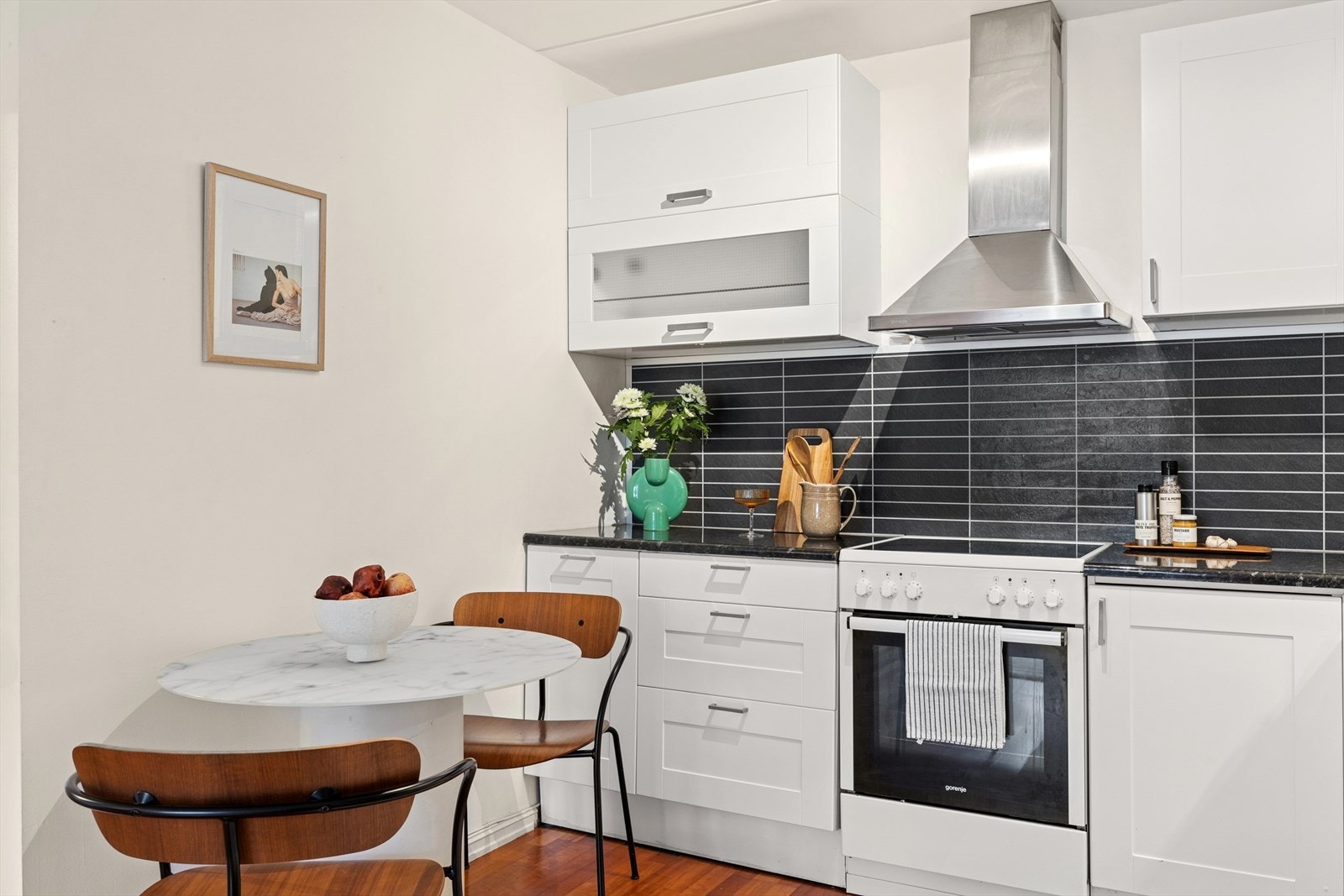 Komfyr/oppvaskmaskin og kjøl/fryser medfølger. Galleribilde