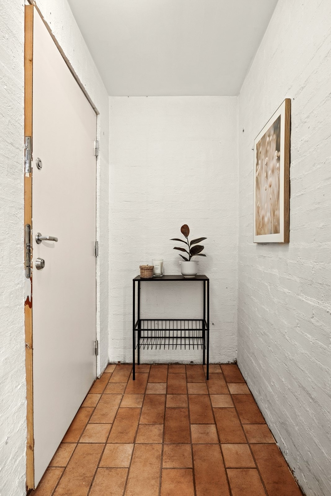 Før du kommer inn i leiligheten, passerer du en praktisk groventré. Varmt velkommen til visning! Galleribilde