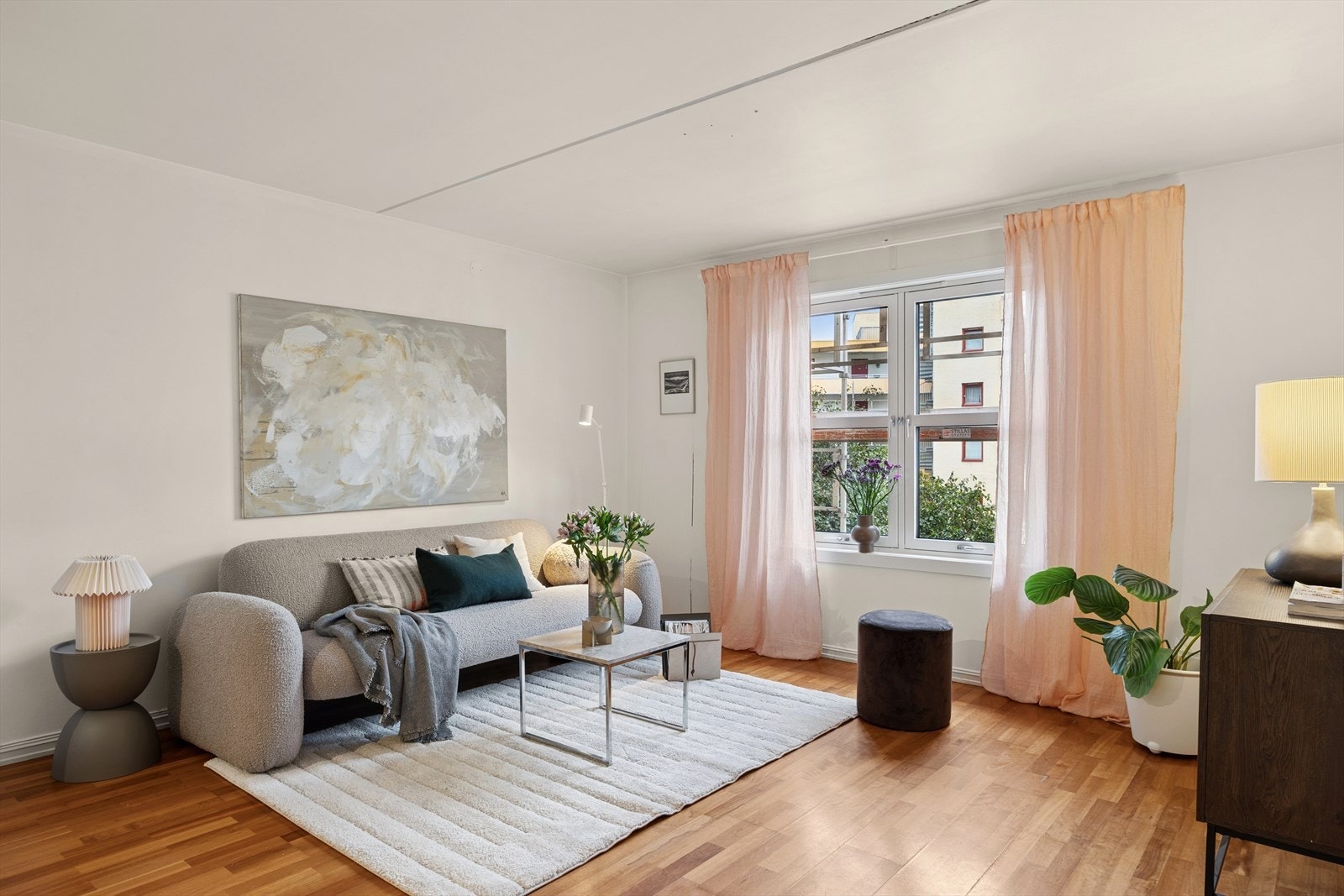 Olle Eriksson v/DNB Eiendom har gleden av å ønske deg velkommen til Jordal terrasse 8! Galleribilde