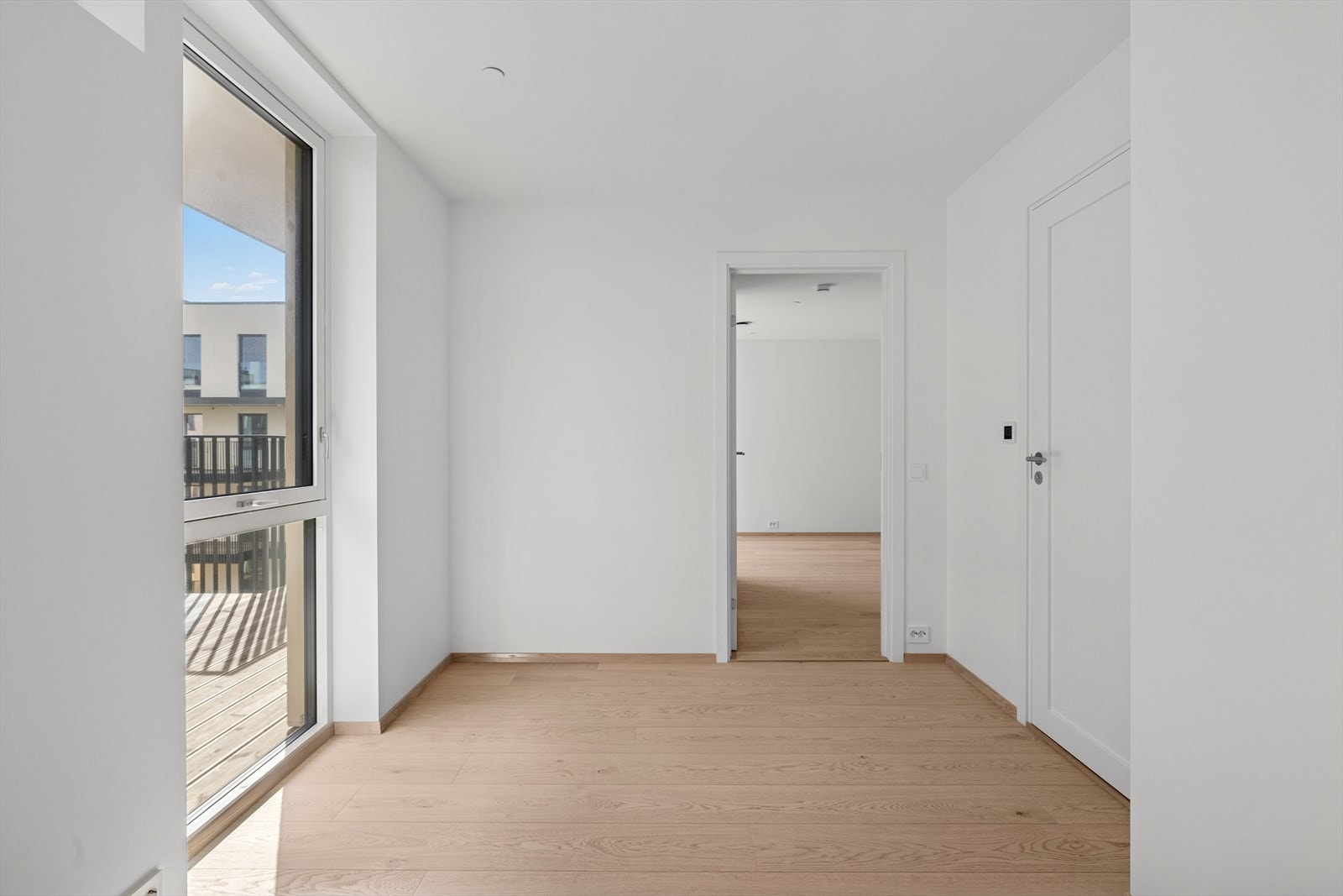 God plass til dobbeltseng, nattbord og øvrig ønsket møblement. Galleribilde