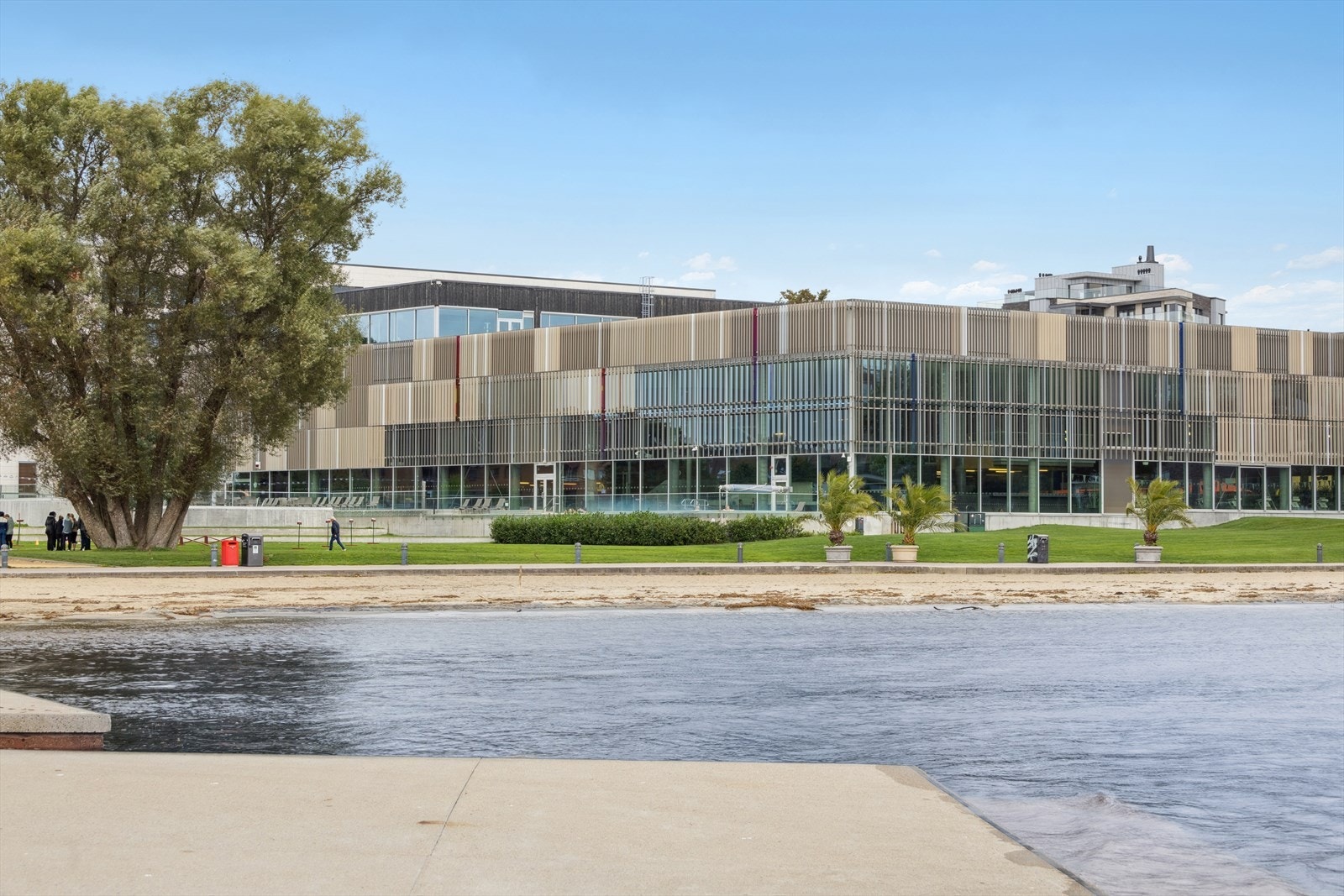 Bystranda i Kristiansand er en populær og sentrumsnær bystrand som ligger langs Strandpromenaden. Galleribilde
