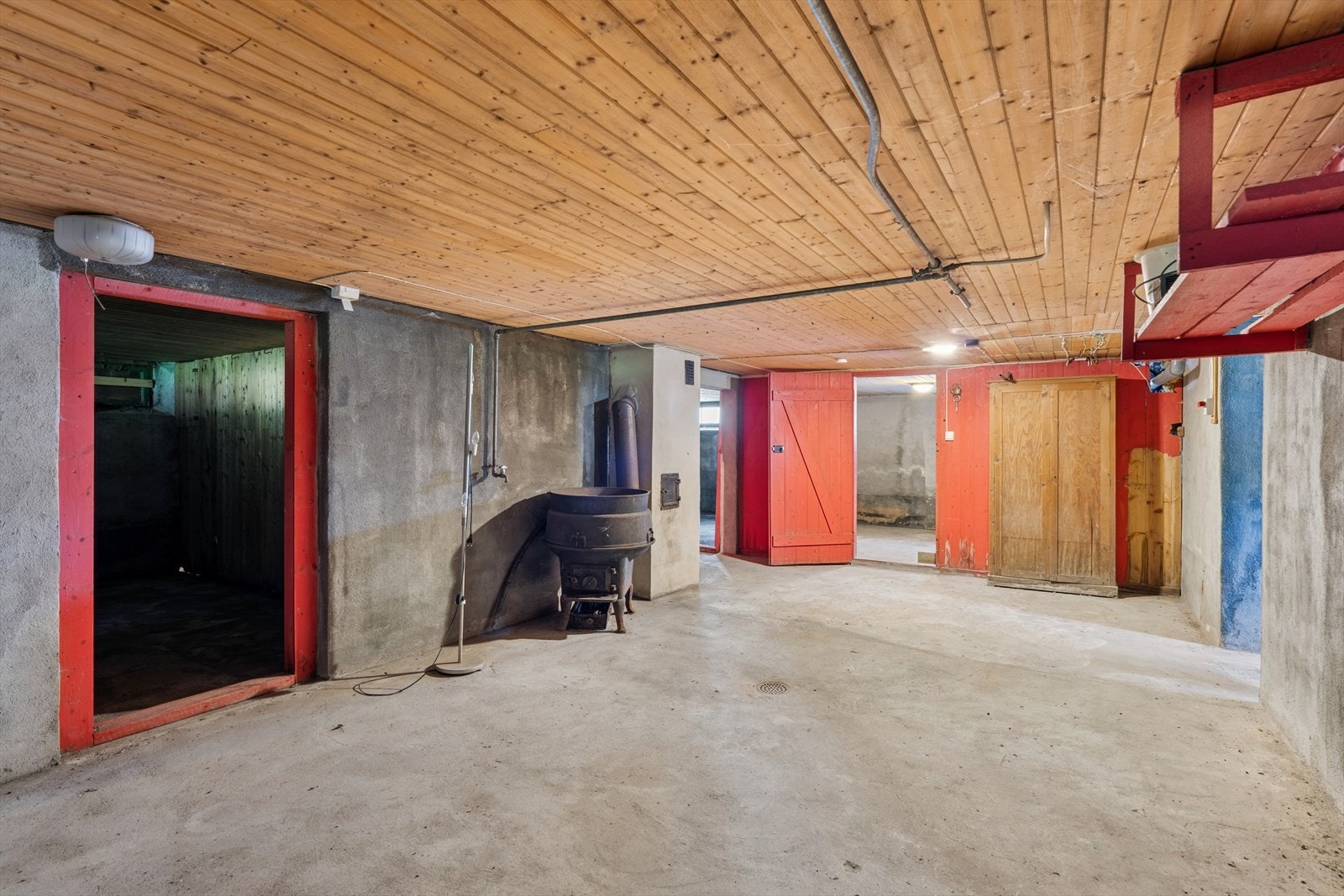 Det er også en uinnredet kjeller på 95 m2 i boligen. Galleribilde