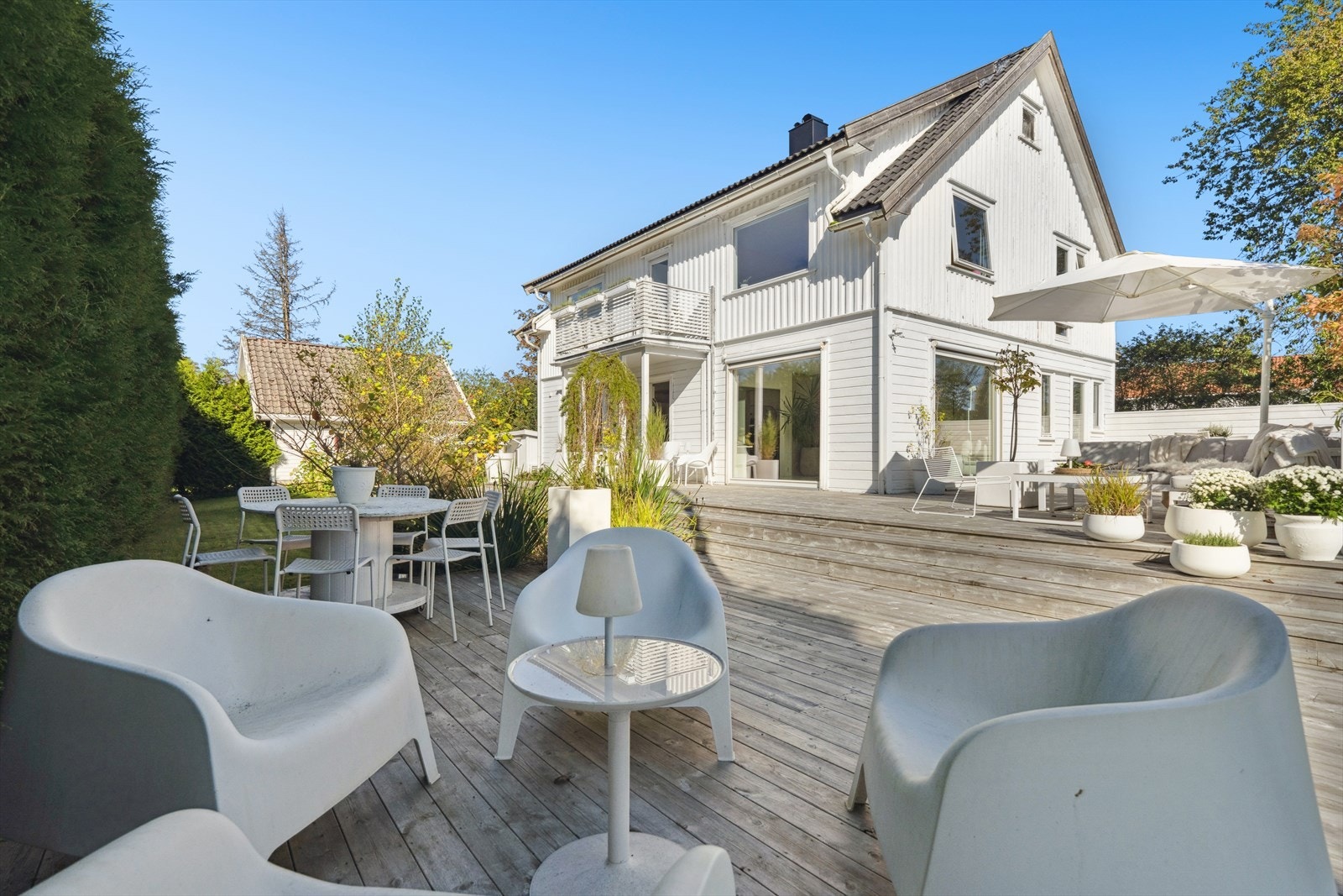 Her presenteres det en flott mulighet for en sentrumsnær og landlig familiebolig med flotte uteområder. Galleribilde