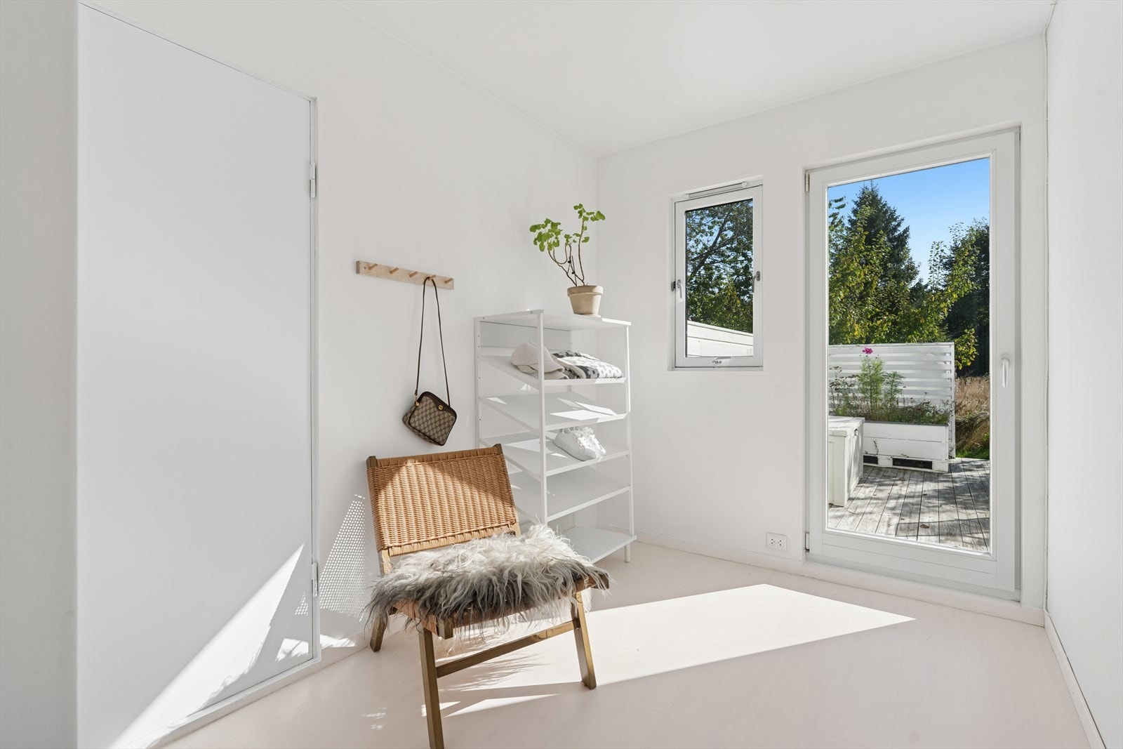 Det er også et soverom i hovedetasjen, som i dag brukes som et kombirom. Galleribilde