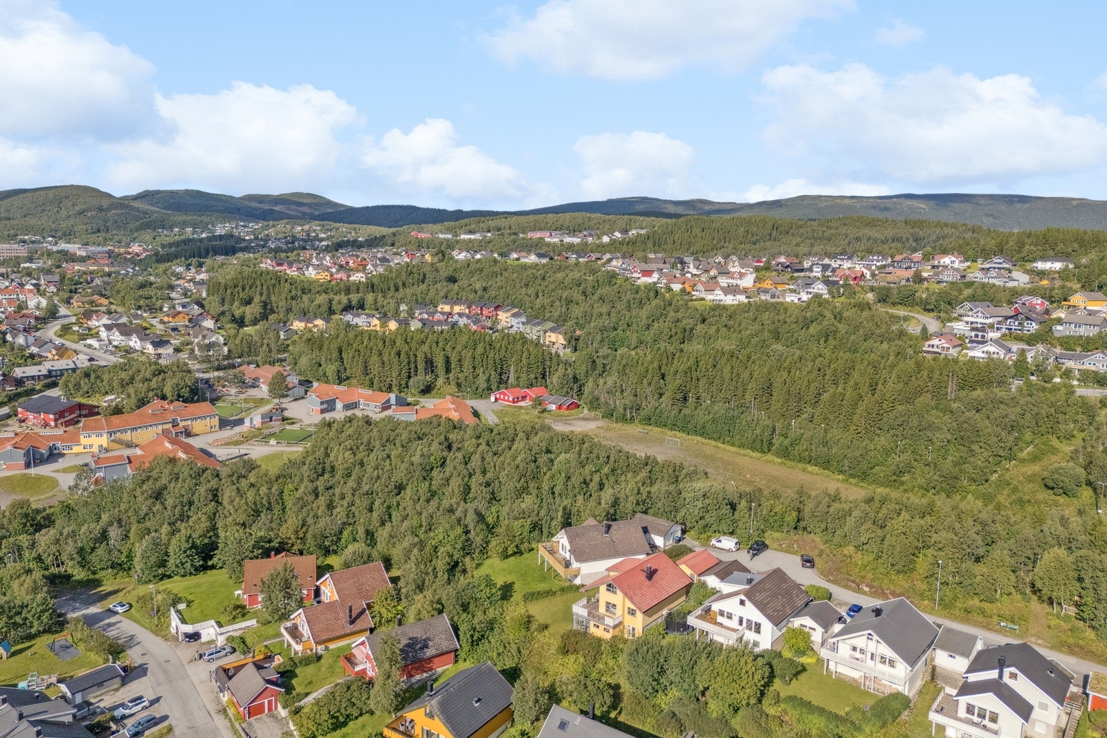 Det er kort vei til flott turterreng med lysløype og et godt utbygd løypenettverk. Galleribilde