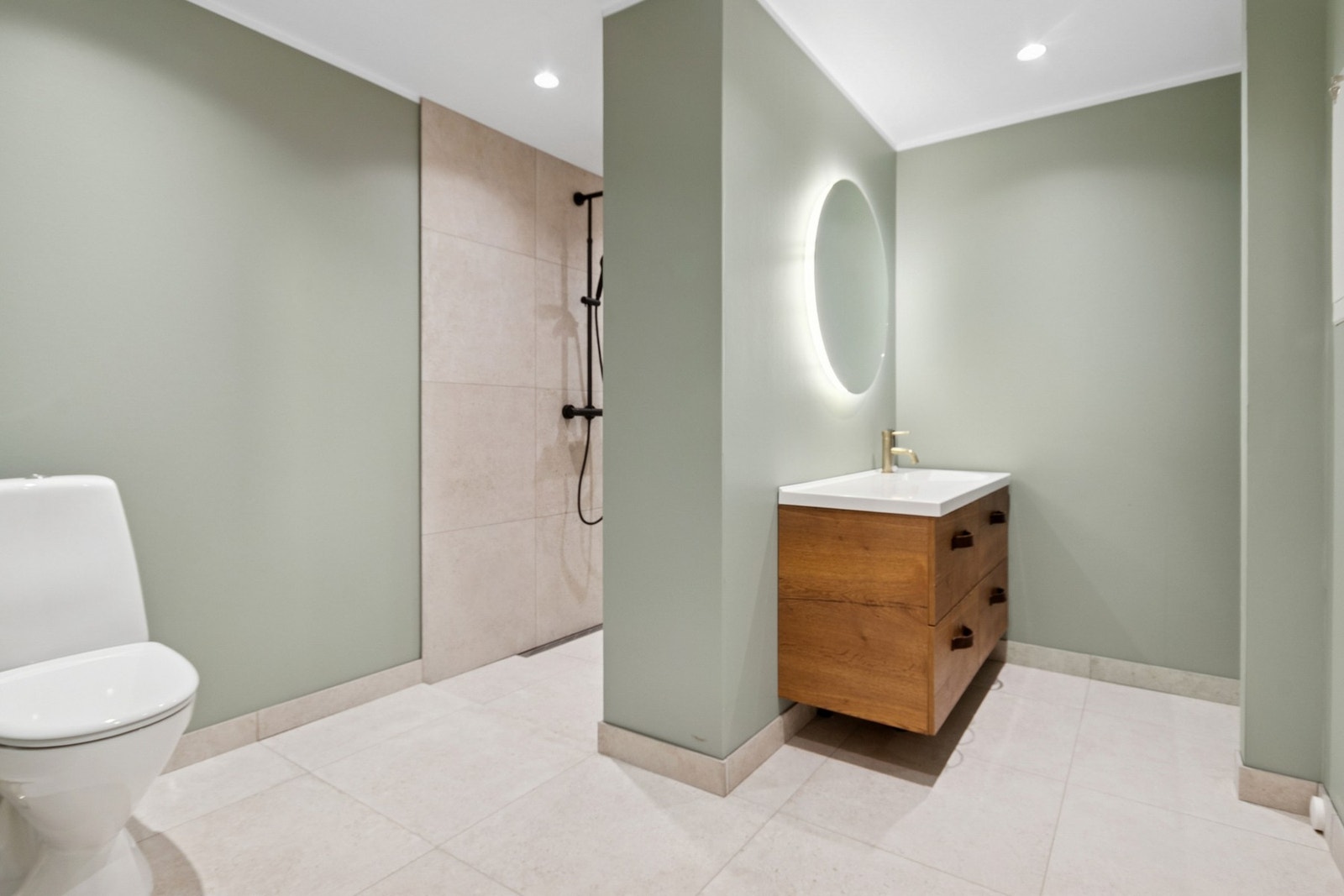 Nytt og moderne bad, som ble etablert i 2024/2025. Galleribilde