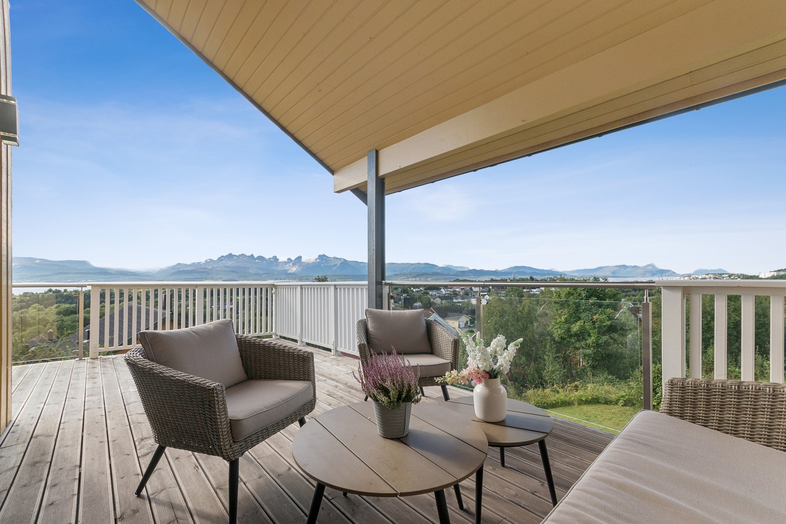 Gode lys- og solforhold på balkongen. Galleribilde