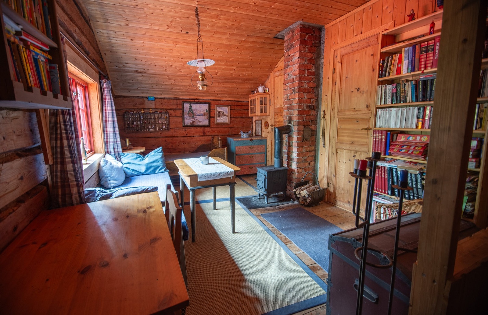 Koselig hytte med enkel og tradisjonell standard Galleribilde