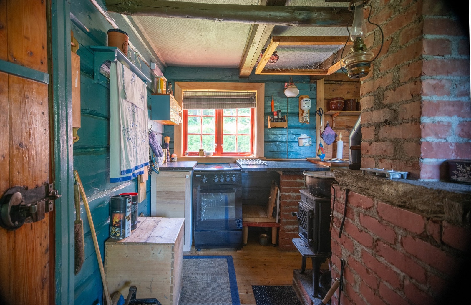 Kjøkken i åpen løsning til stuen Galleribilde