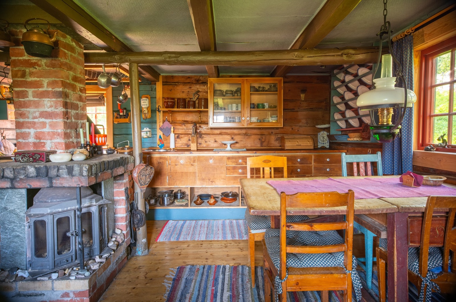 Trivelig spisekrok - et hyggelig samlingspunkt i hytta! Galleribilde