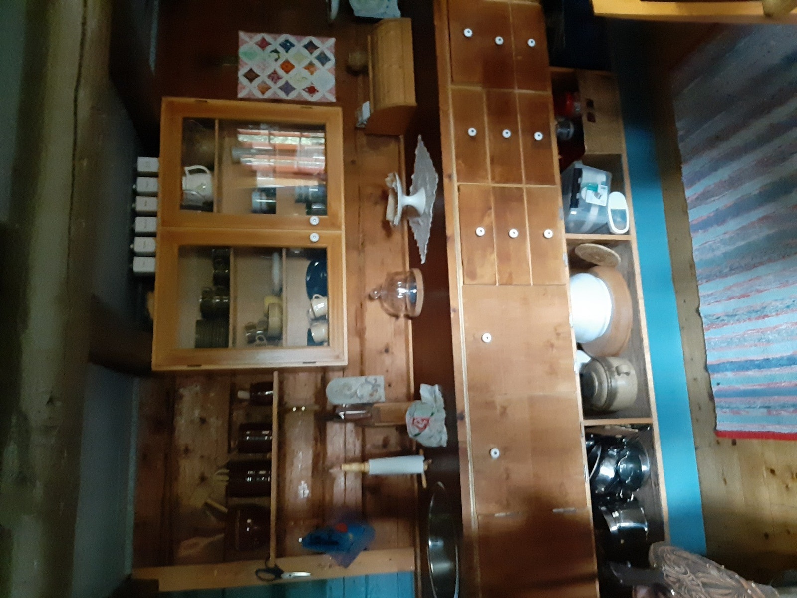 Kjøkkenets apotekerdisk tilfører et personlig særpreg Galleribilde