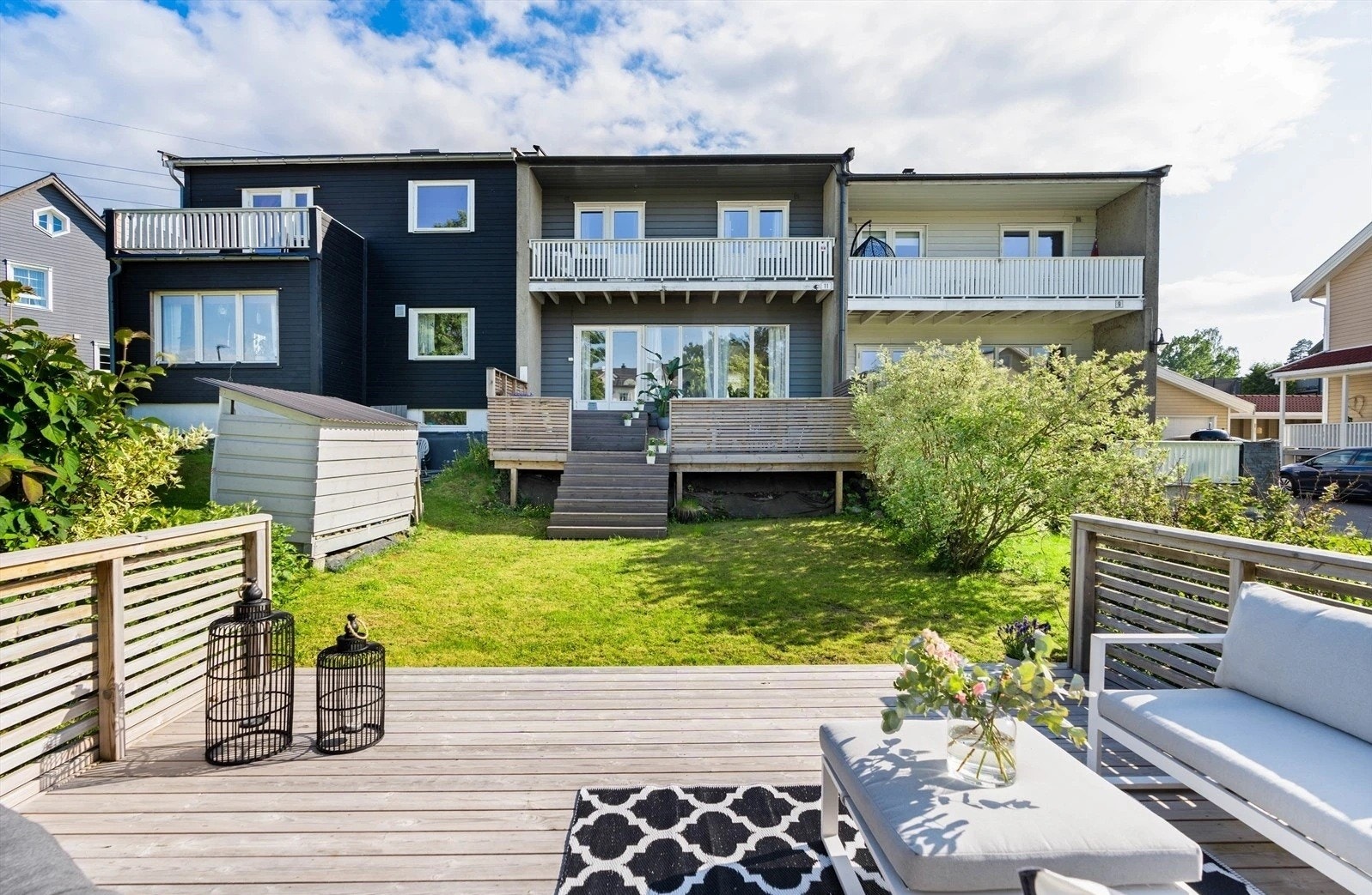 Flotte uteområder på baksiden av huset Galleribilde