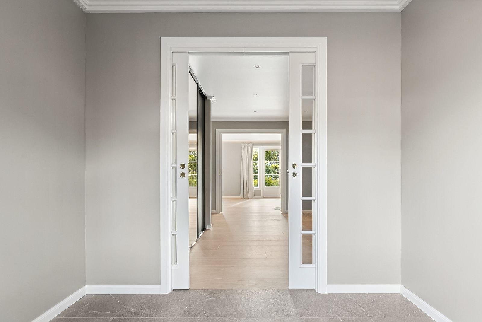 Hyggelig flislagt entré Galleribilde