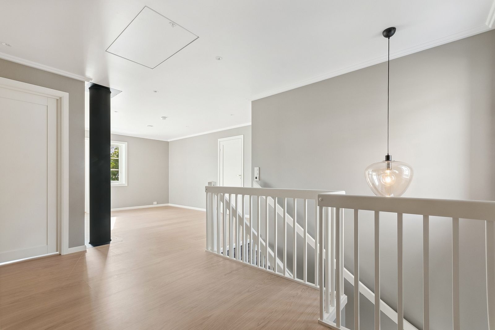 Loftstue med direkte utgang til balkong Galleribilde