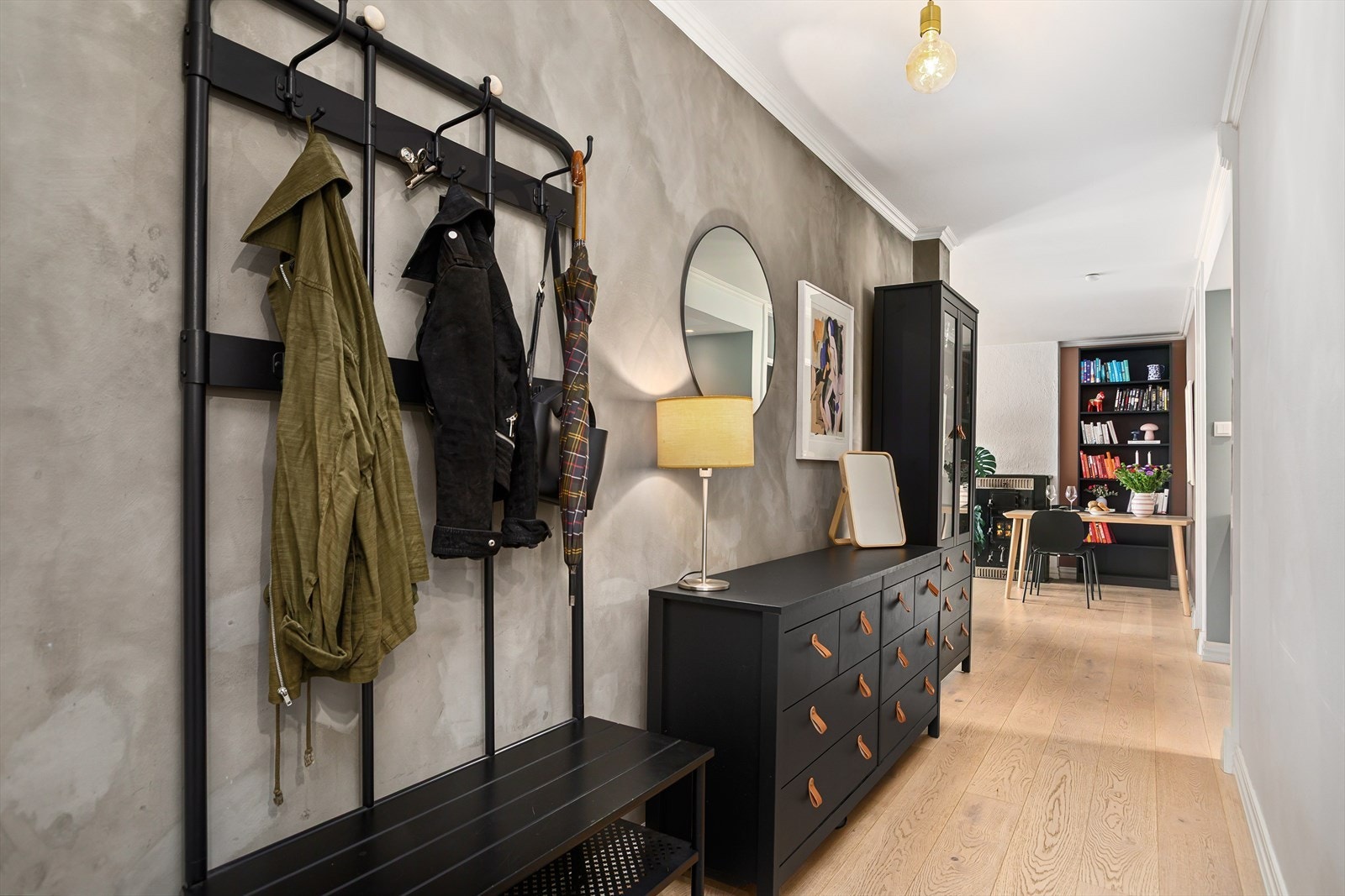 Gang med ytterligere oppbevaringsmuligheter Galleribilde