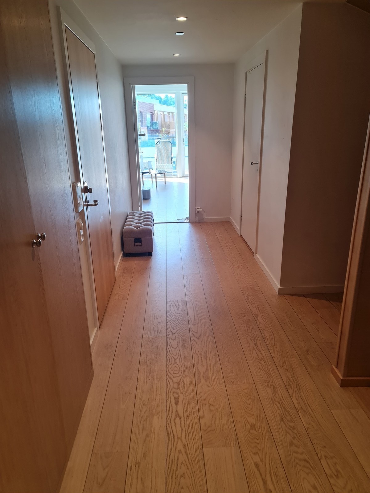 Boligens inngangsparti. Galleribilde