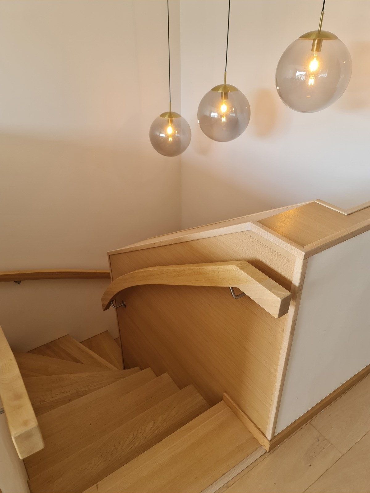 Trappeløp opp til boligens andre etasje. Galleribilde