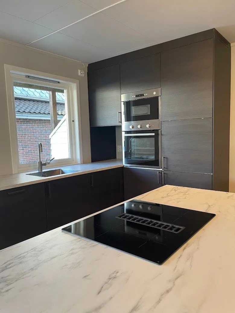 God planløsning på kjøkken, med rikelig med plass Galleribilde