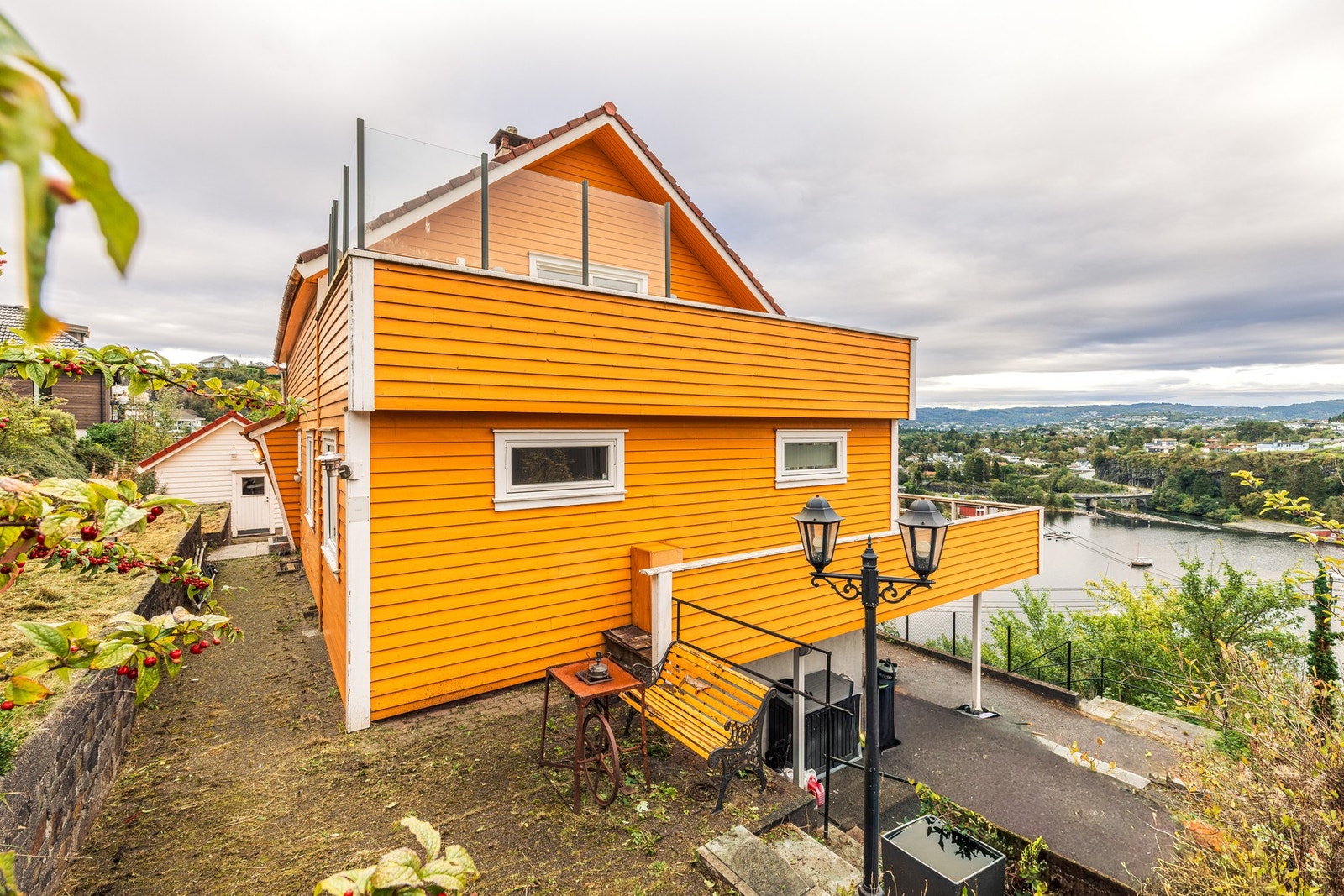 En perfekt bolig for deg som ønsker ekstra leieinntekter - eller drømmer om en generasjonsbolig Galleribilde