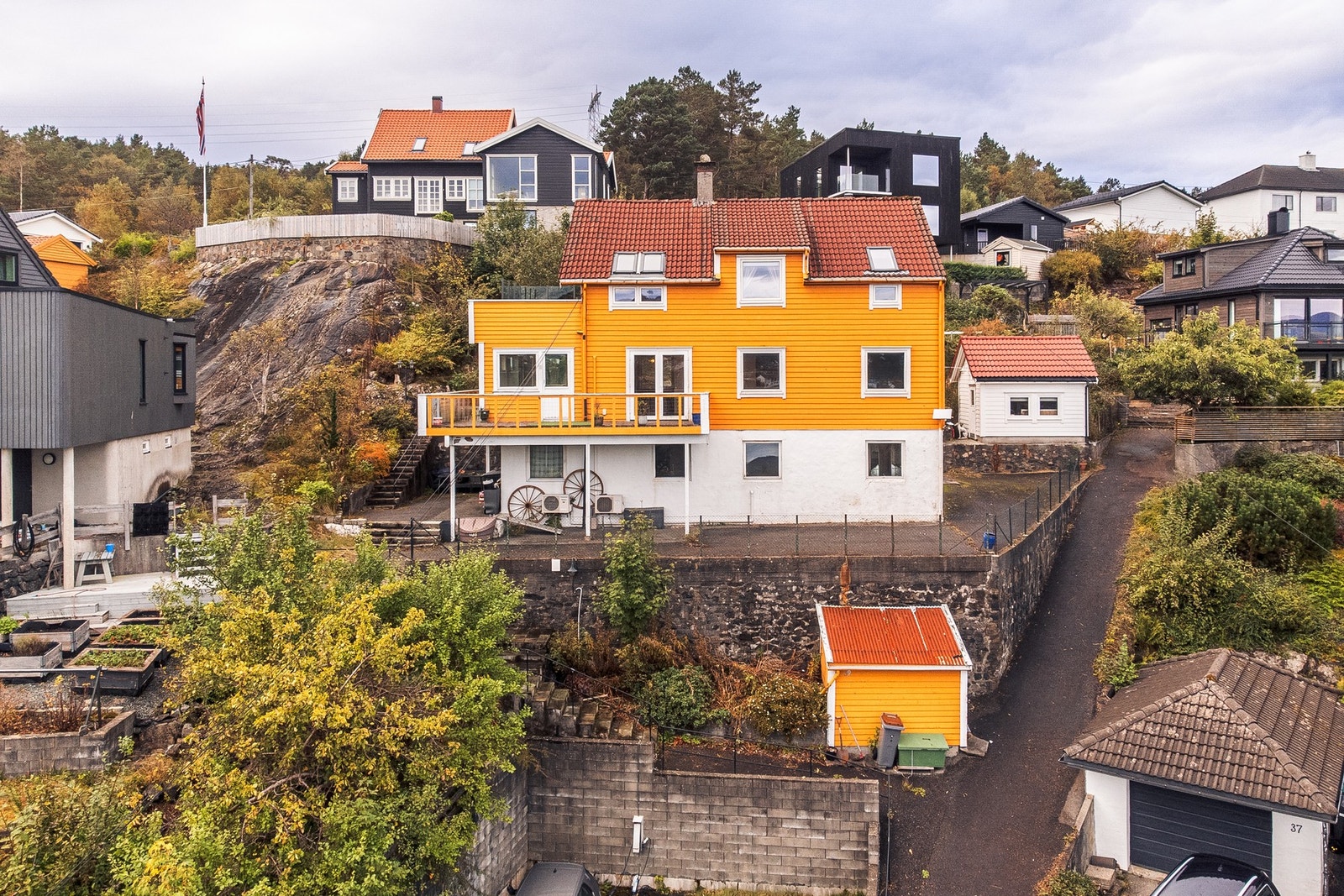 ASK Eiendomsmegling ved Marcus Ullebø har gleden av å presentere Knappenveien 39! Galleribilde