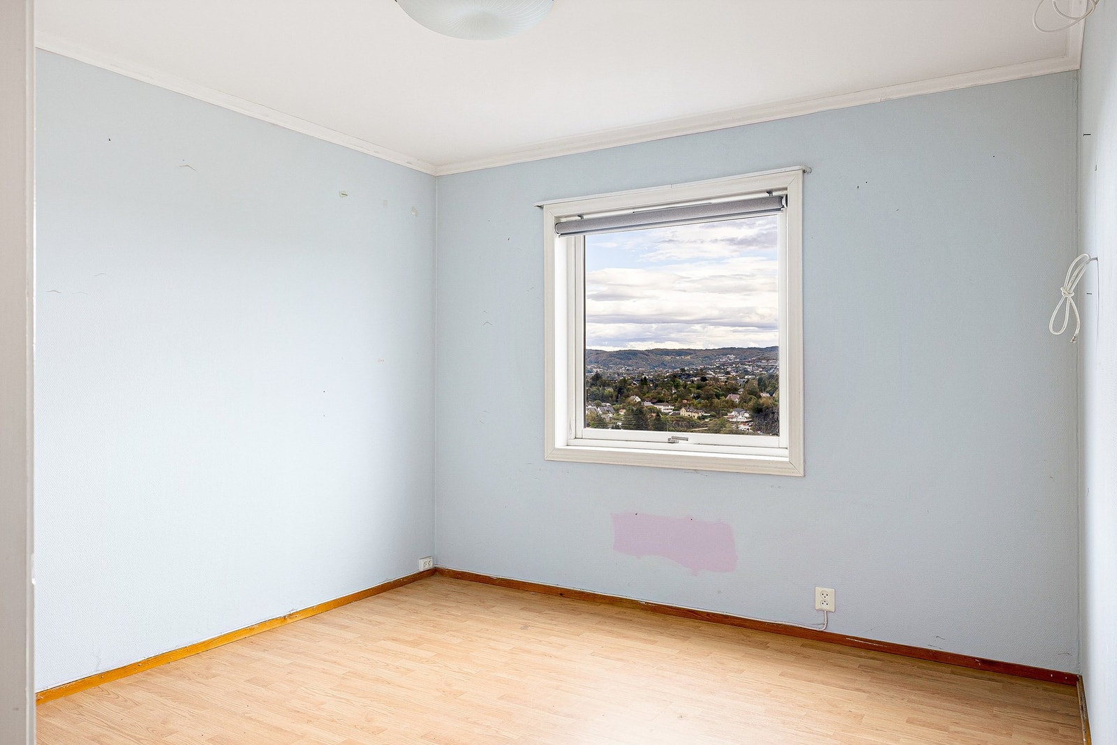 Denne etasjen har tre romslige soverom med god plass til ønsket møblement Galleribilde