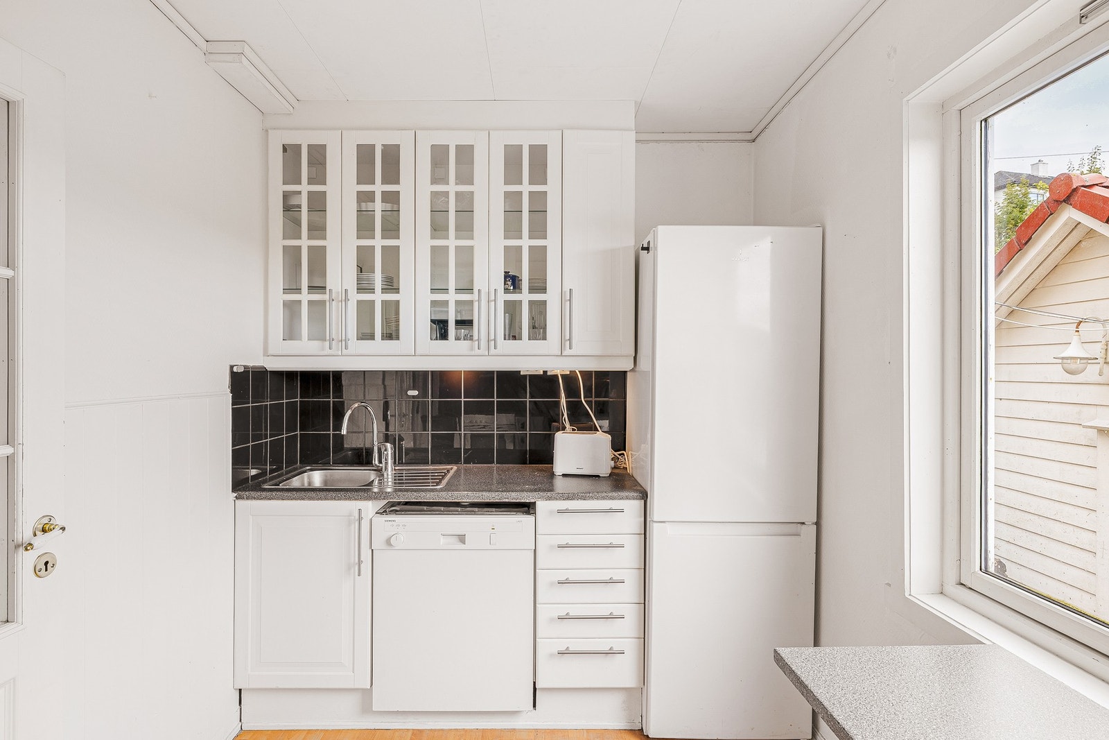 Videre kommer vi til kjøkkenet på 7,9 kvadratmeter Galleribilde