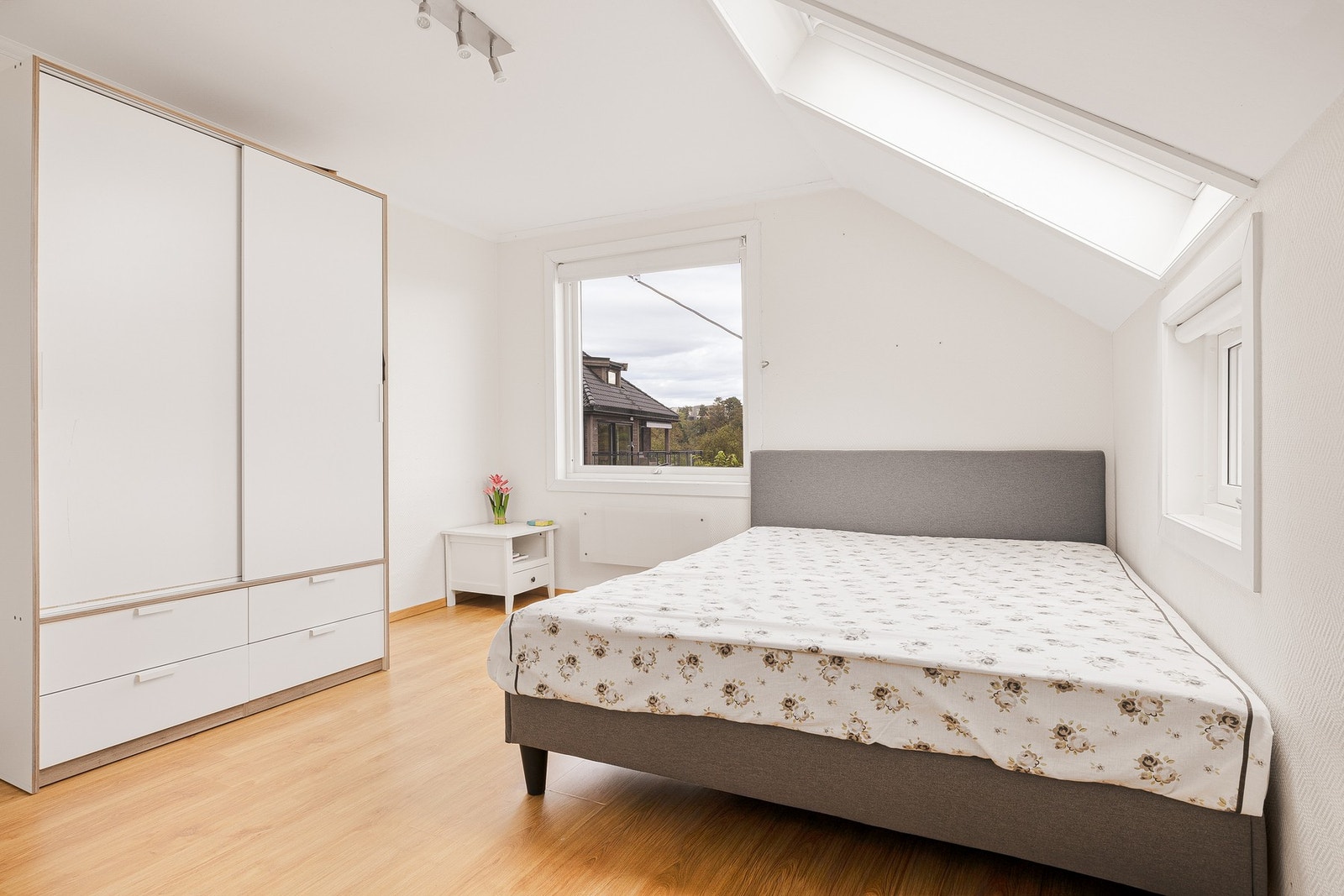 I denne etasjen finner man to romslige soverom på henholdsvis 10,5 og 13 kvadratmeter Galleribilde