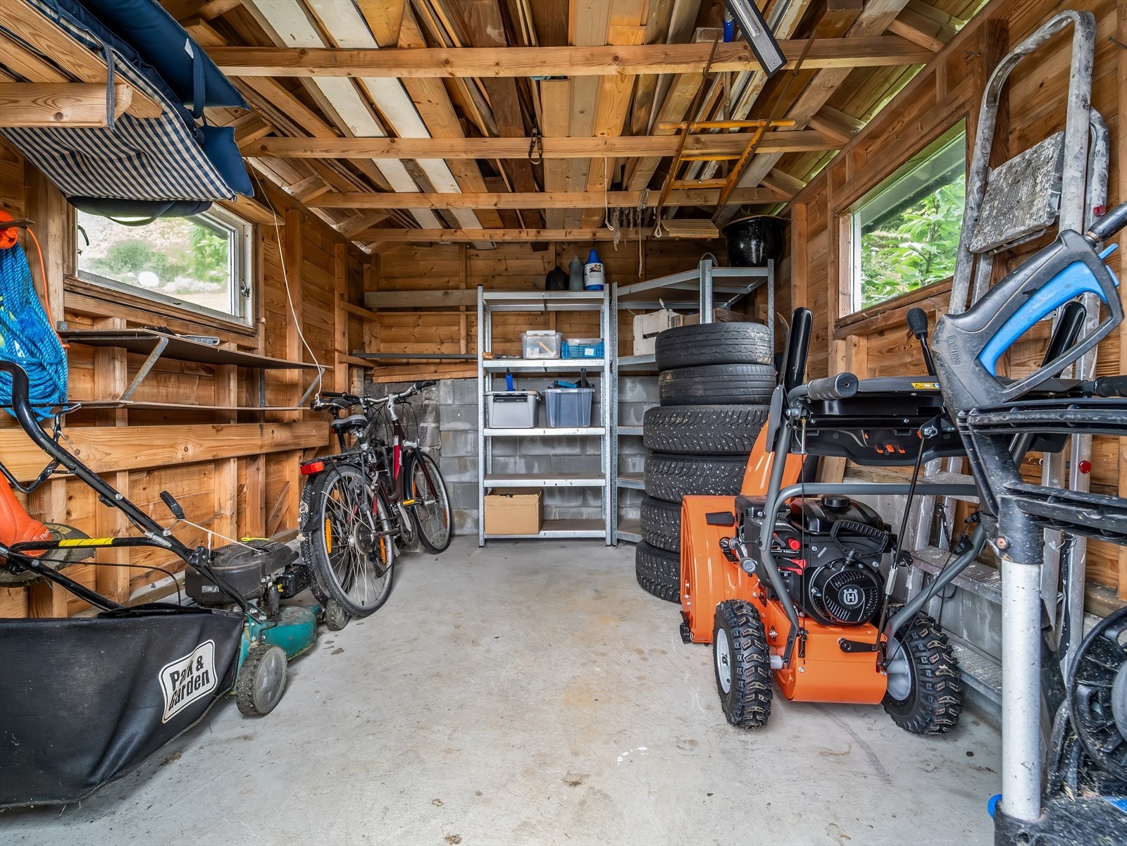 Godt med lagringsplass i boden. Galleribilde