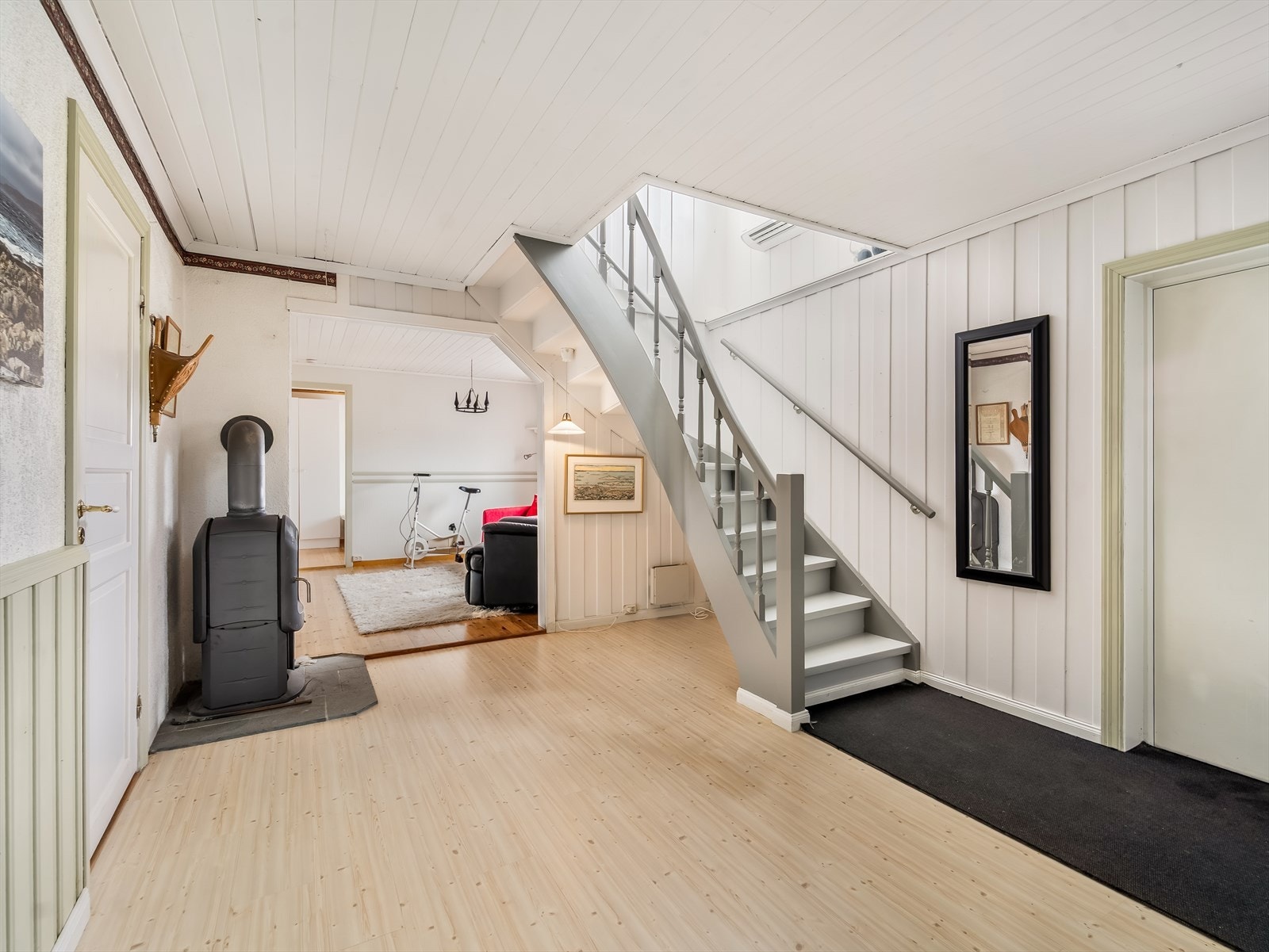 God vedovn i underetasje. Galleribilde