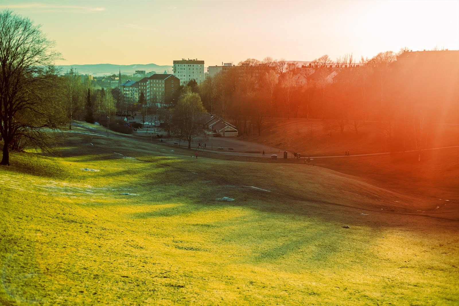 Populære Torshovdalen er kun en spasertur unna og kan nytes året rundt - enten man skal hygge seg om sommeren med piknik, eller ake om vinteren. Galleribilde